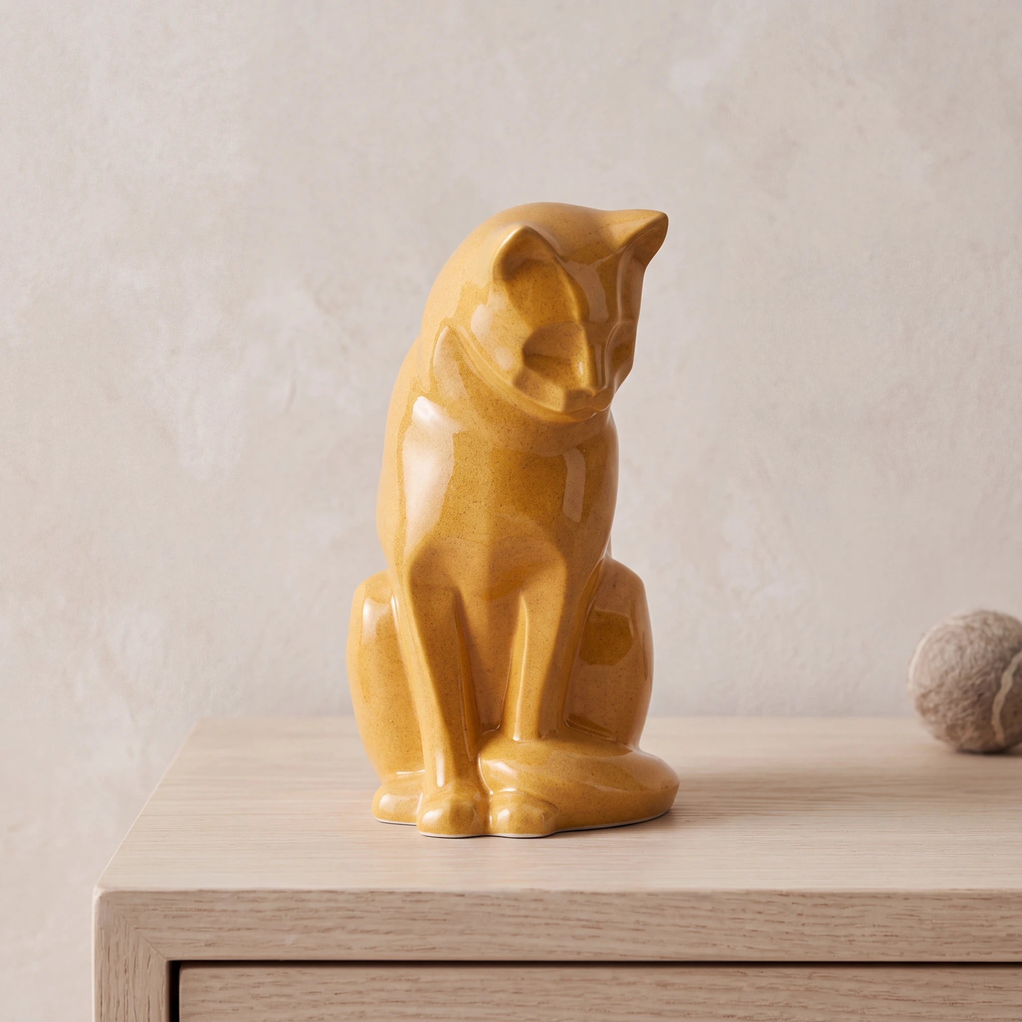Sitting-Cat-Urn-for-Ashes-in-Amber-pet_console_ball