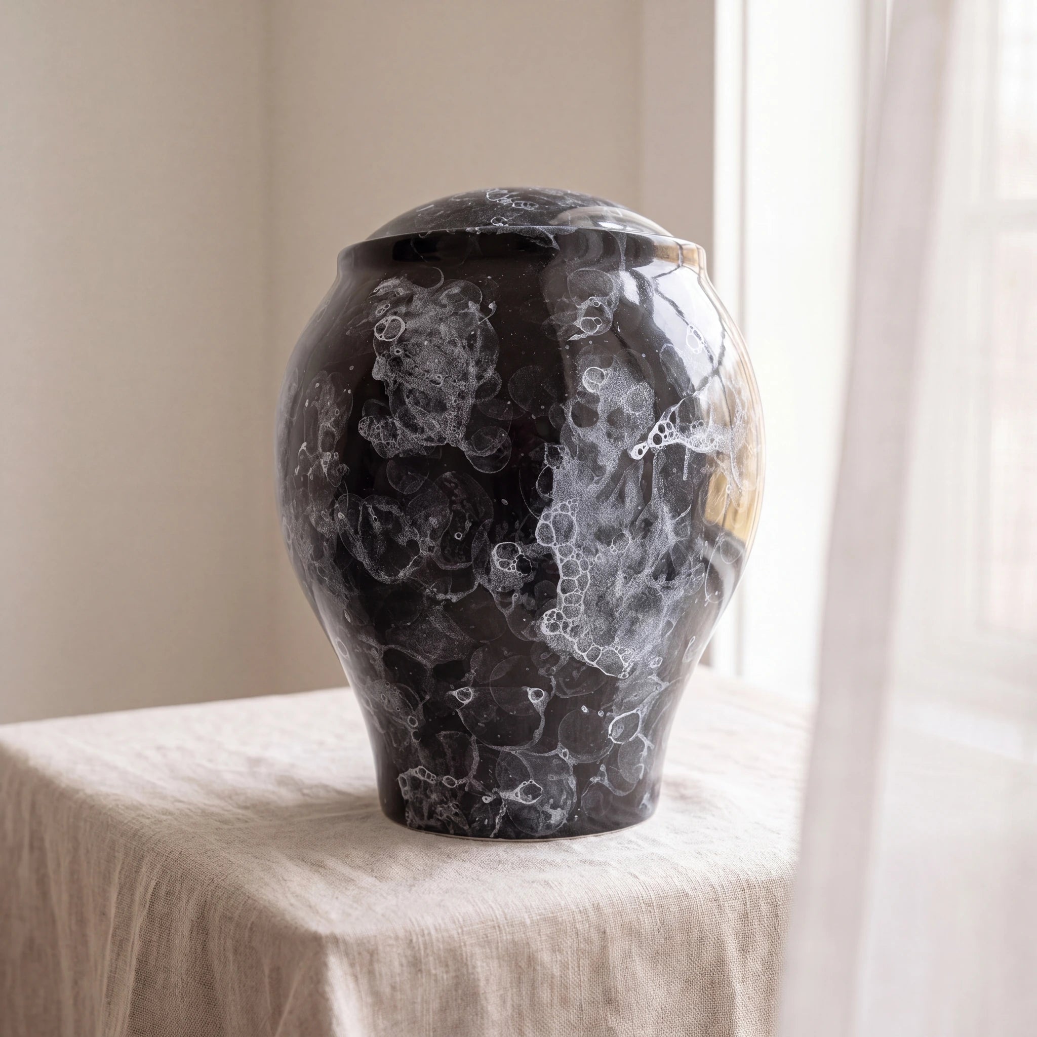 Splash Classic Adult Cremation Urn for Ashes in Black