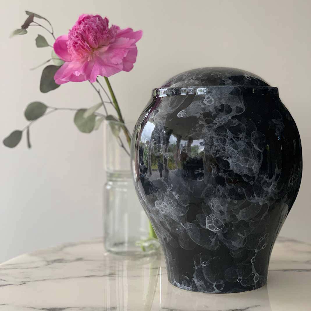 Splash Classic Adult Cremation Urn for Ashes in Black