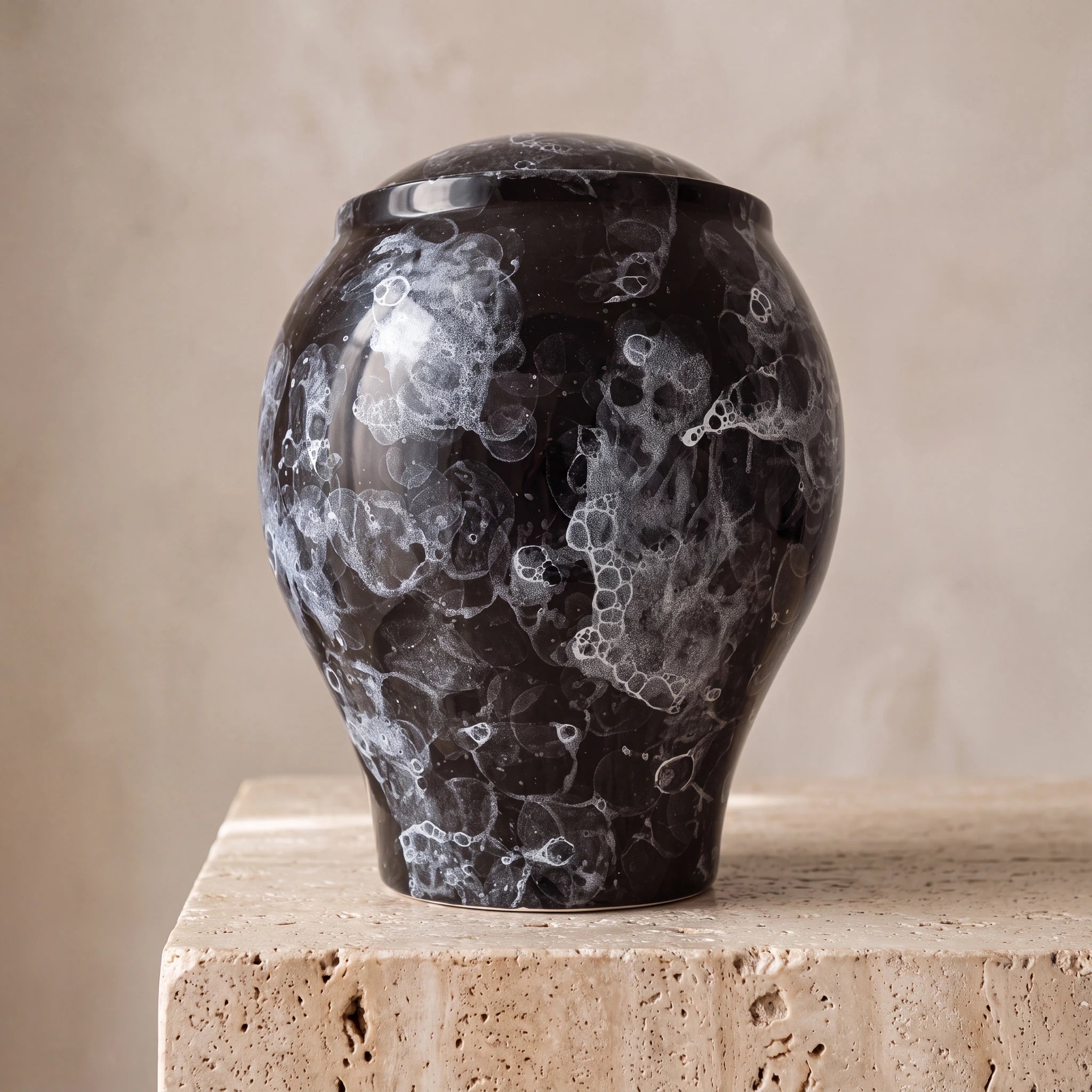 Splash Classic Adult Cremation Urn for Ashes in Black