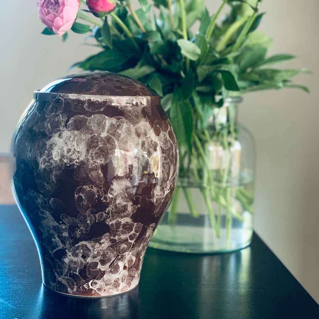 Splash Classic Adult Cremation Urn for Ashes in Brown