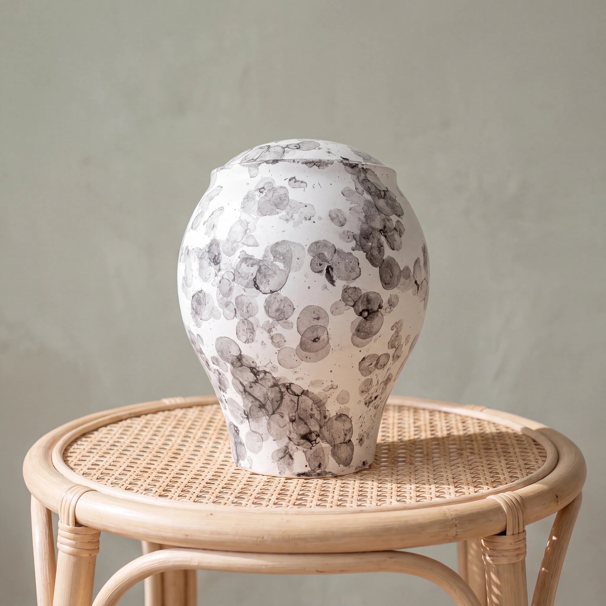 Splash Classic Adult Cremation Urn for Ashes in White