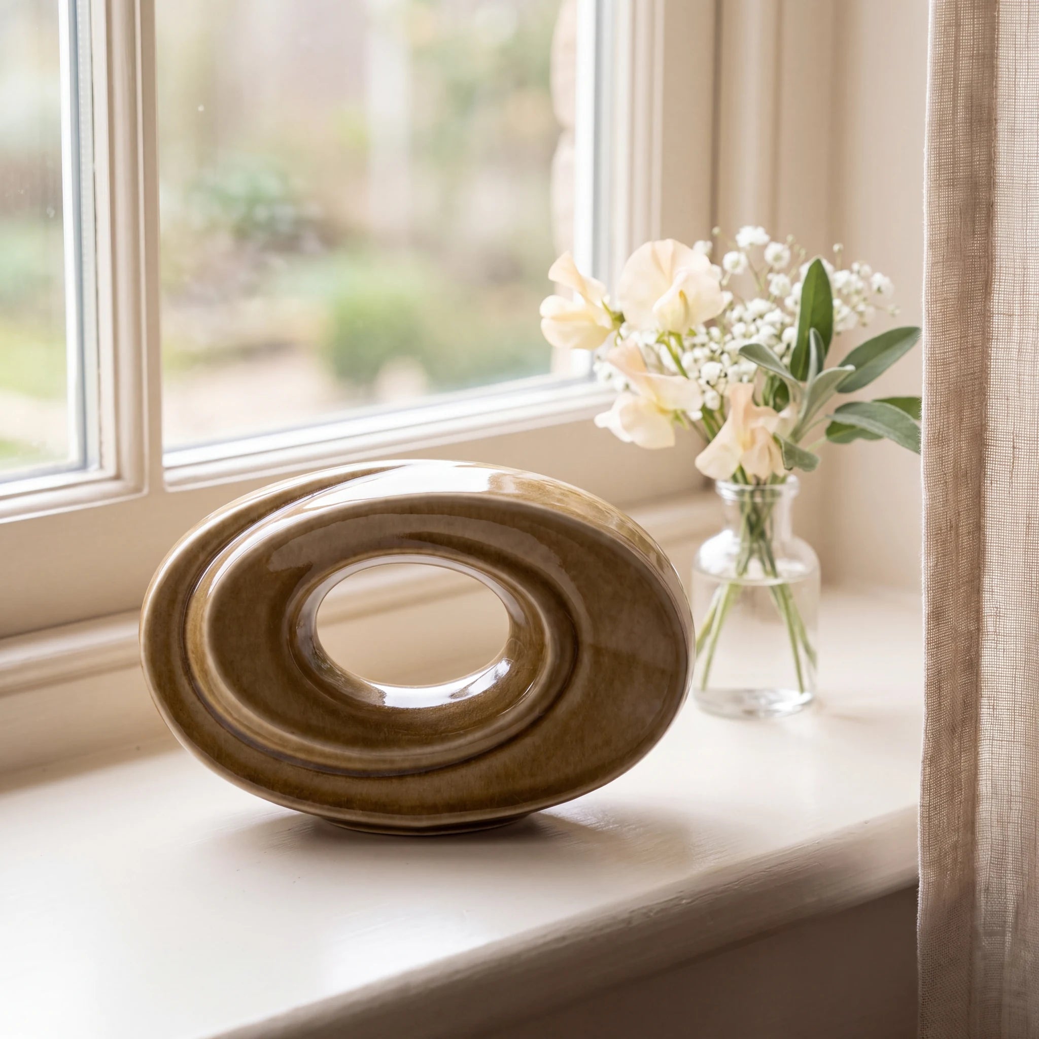 The-Passage-Small-Urn-for-Ashes-in-Dark-Sand-keepsake_windowsill_posy-Right-Angle