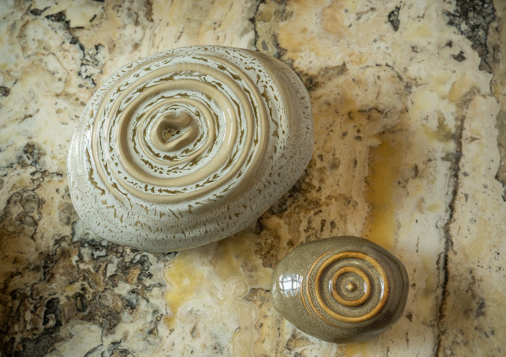 Ripples Adult Cremation Urn for Ashes in Beige Melange