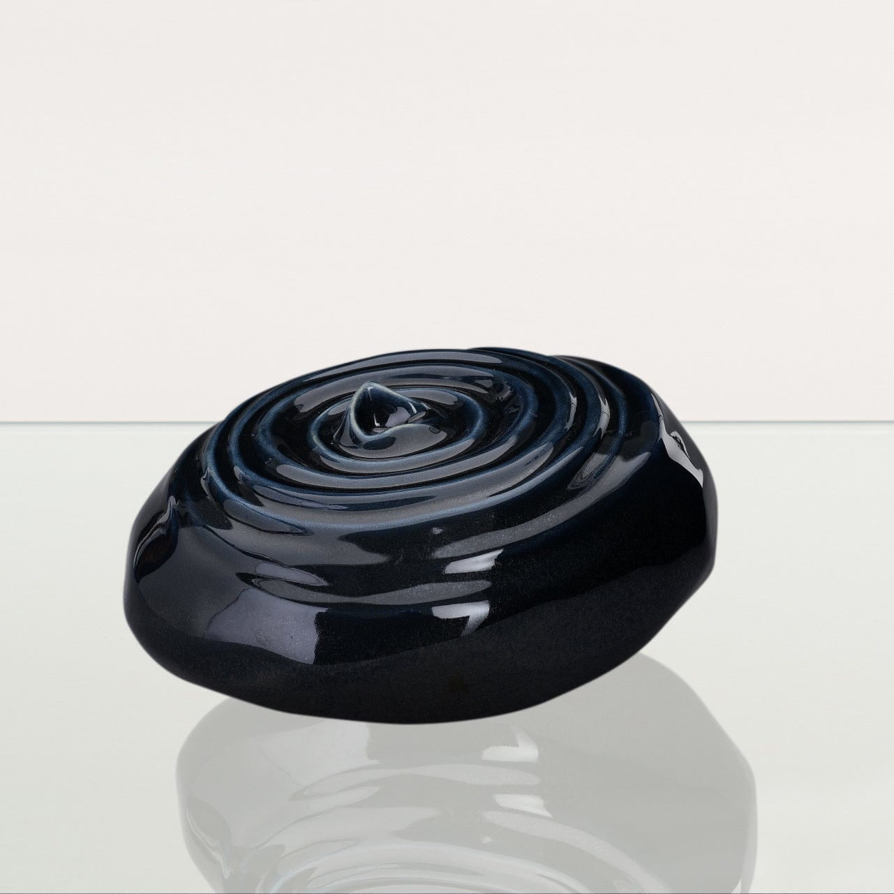 Ripples Adult Cremation Urn for Ashes in Glossy Black