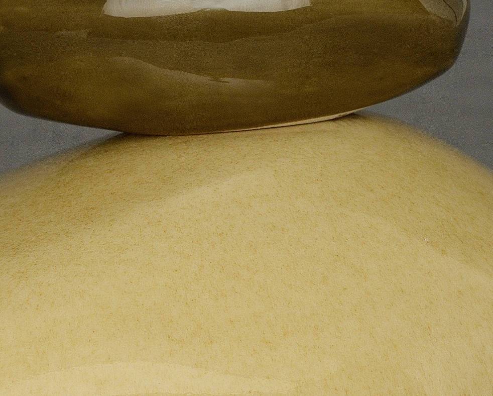 Pebbles Adult Cremation Urn for Ashes in Light Sand