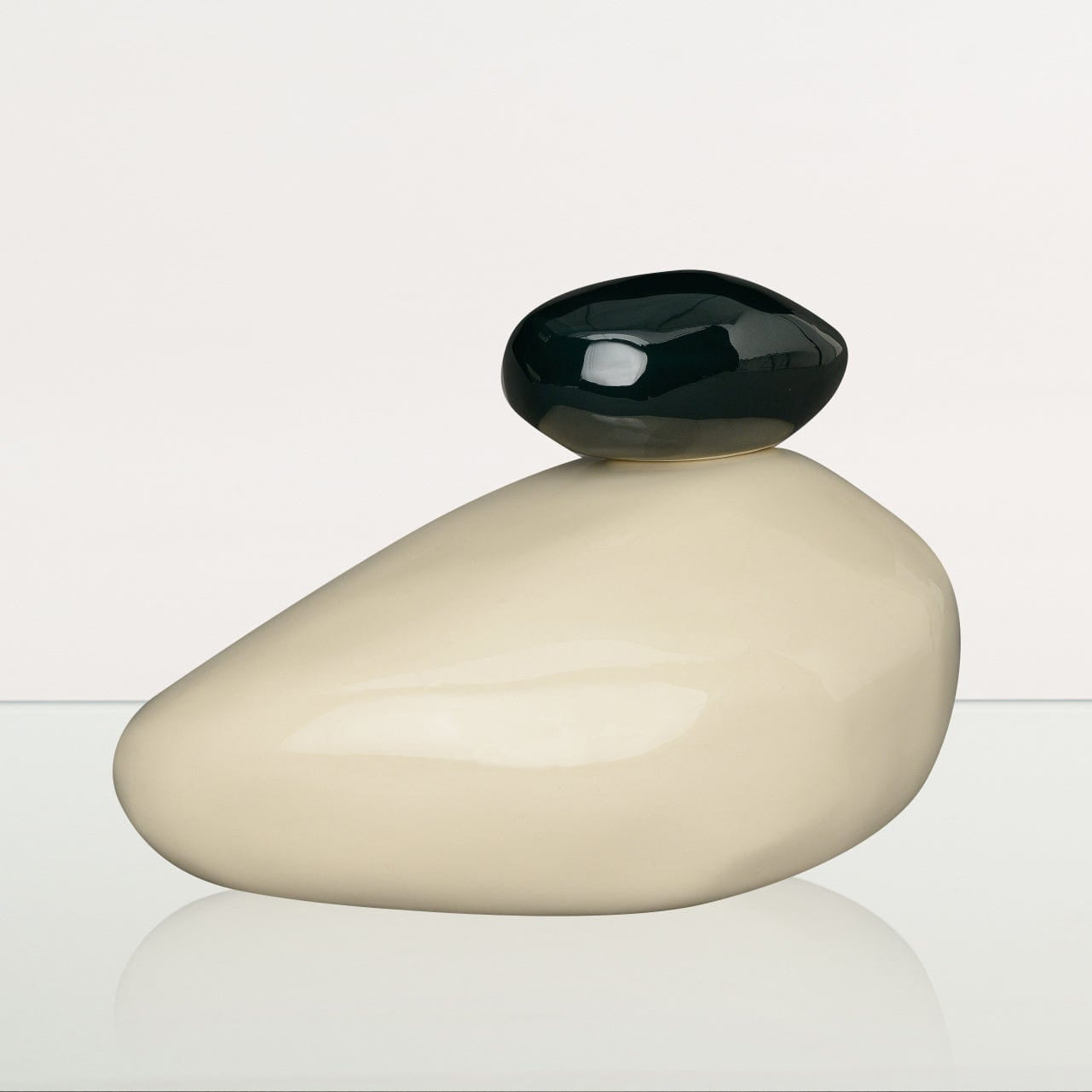 Pebbles Adult Cremation Urn for Ashes in Cream