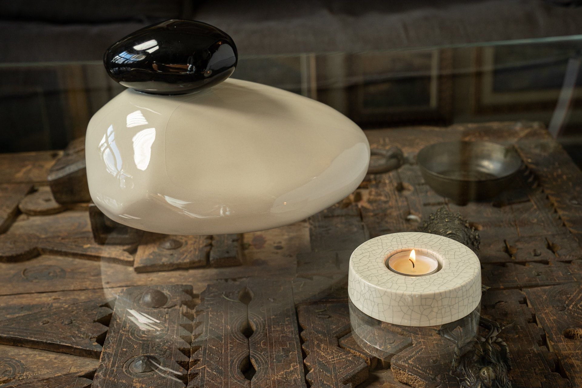 Caleo Candle Holder for Cremation Urns in Oily Green
