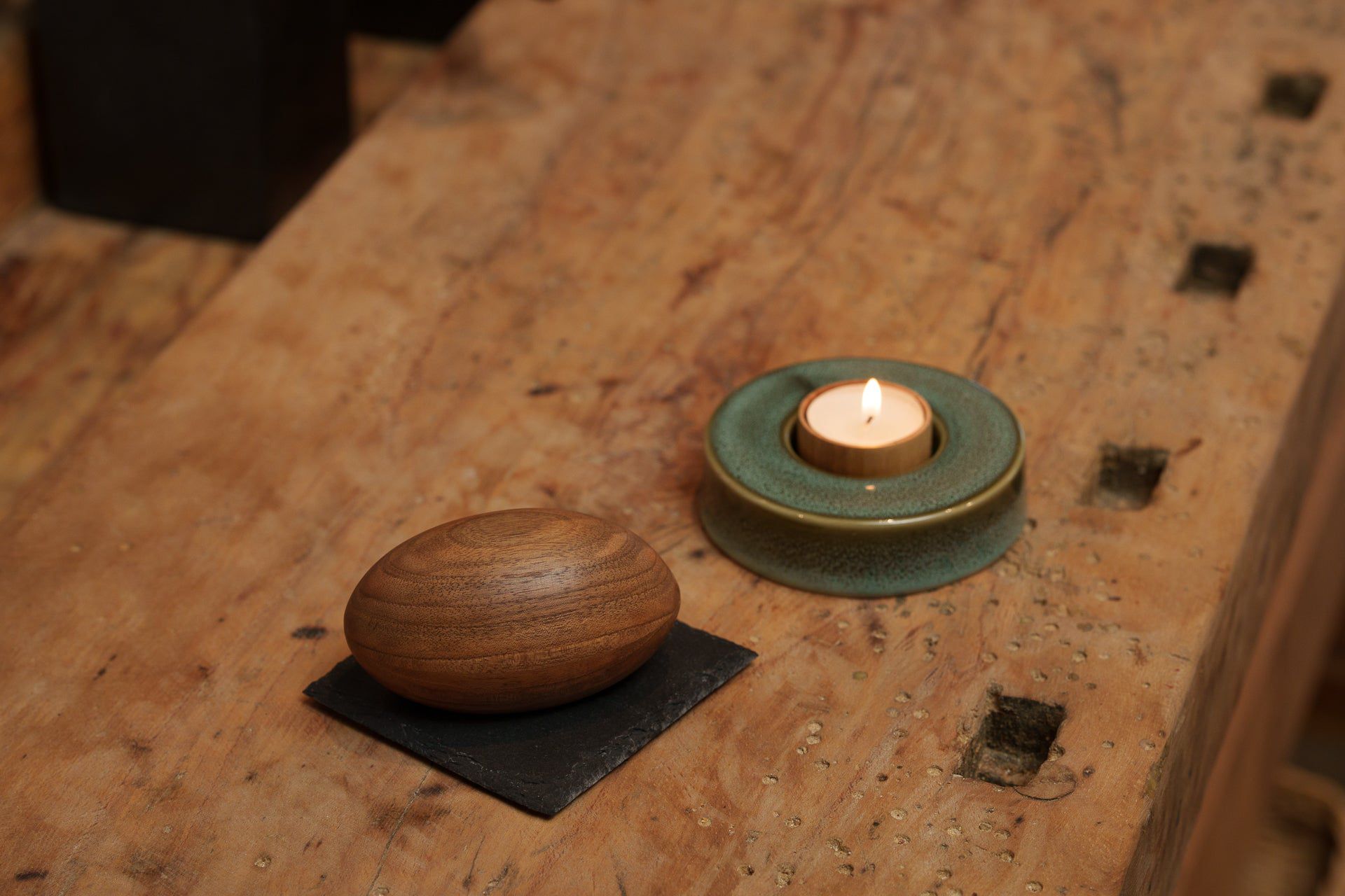 Caleo Candle Holder for Cremation Urns in Oily Green