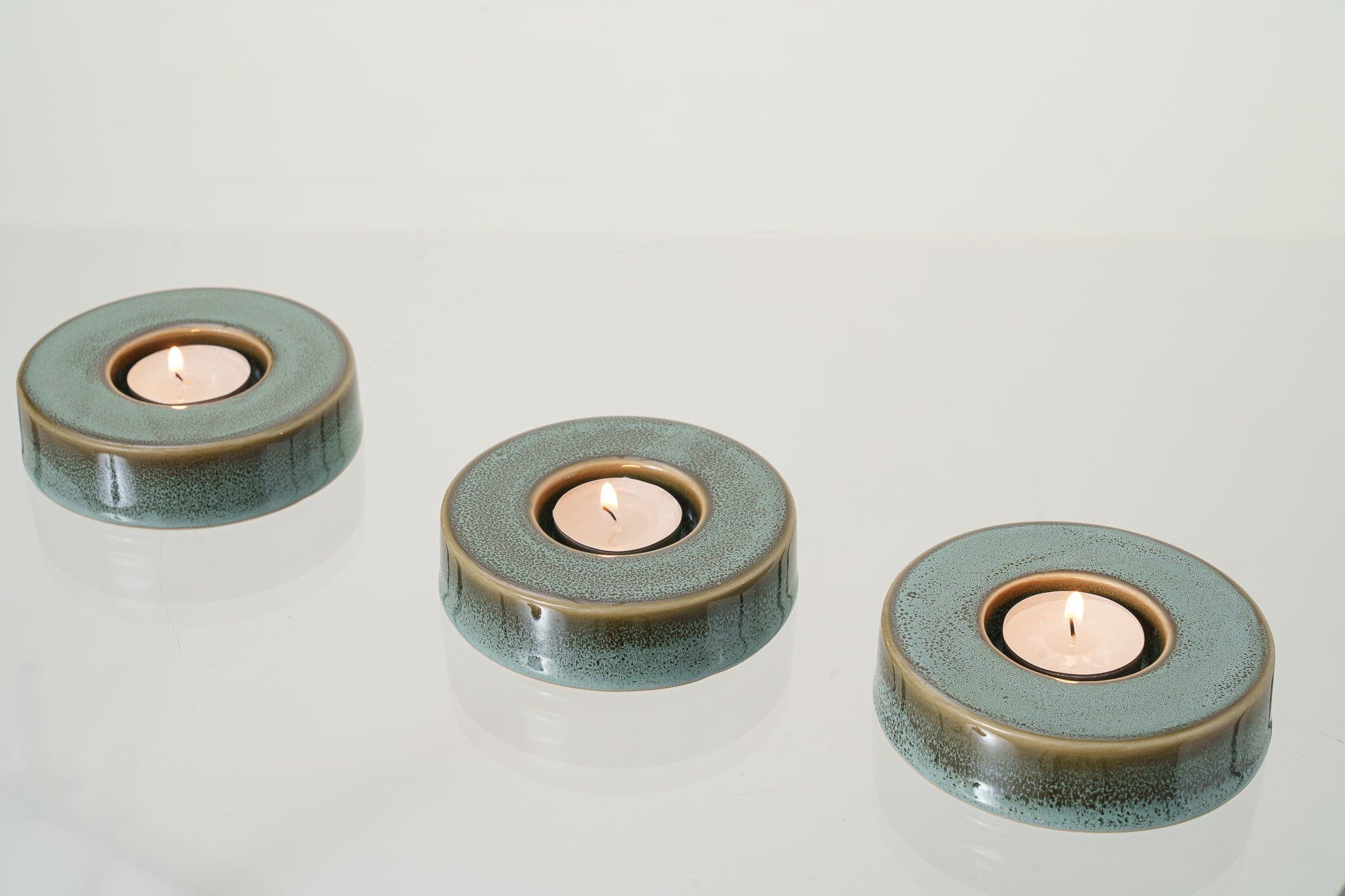 Caleo Candle Holder for Cremation Urns in Oily Green