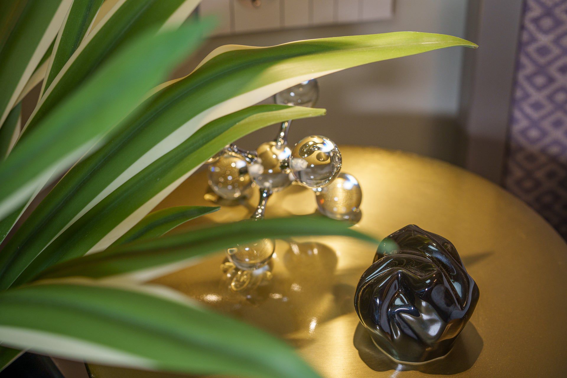 Precious Small Urn for Ashes in Glossy Black