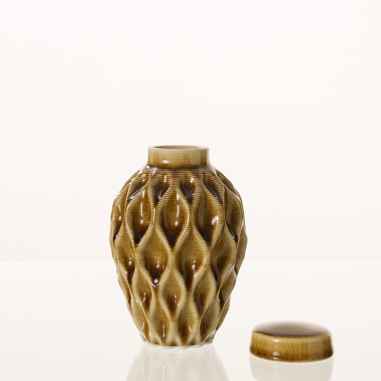 Echo Keepsake Urn for Ashes in Dark Sand