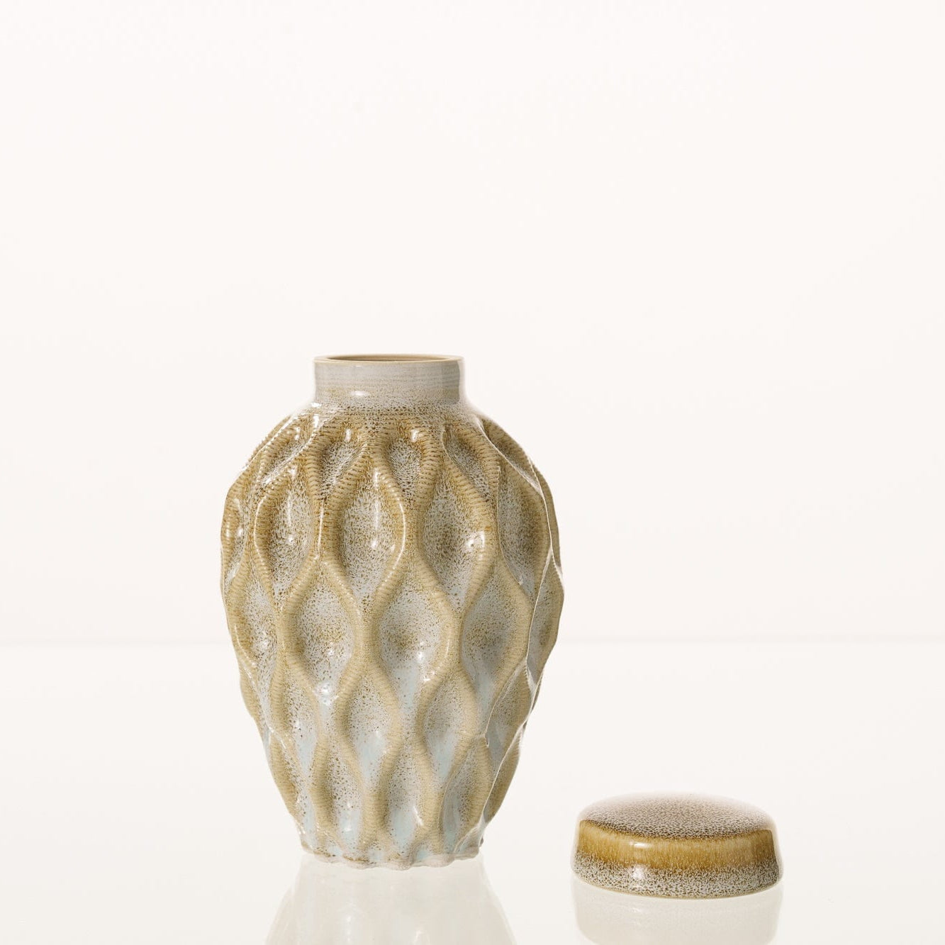 Echo Keepsake Urn for Ashes in Light Sand