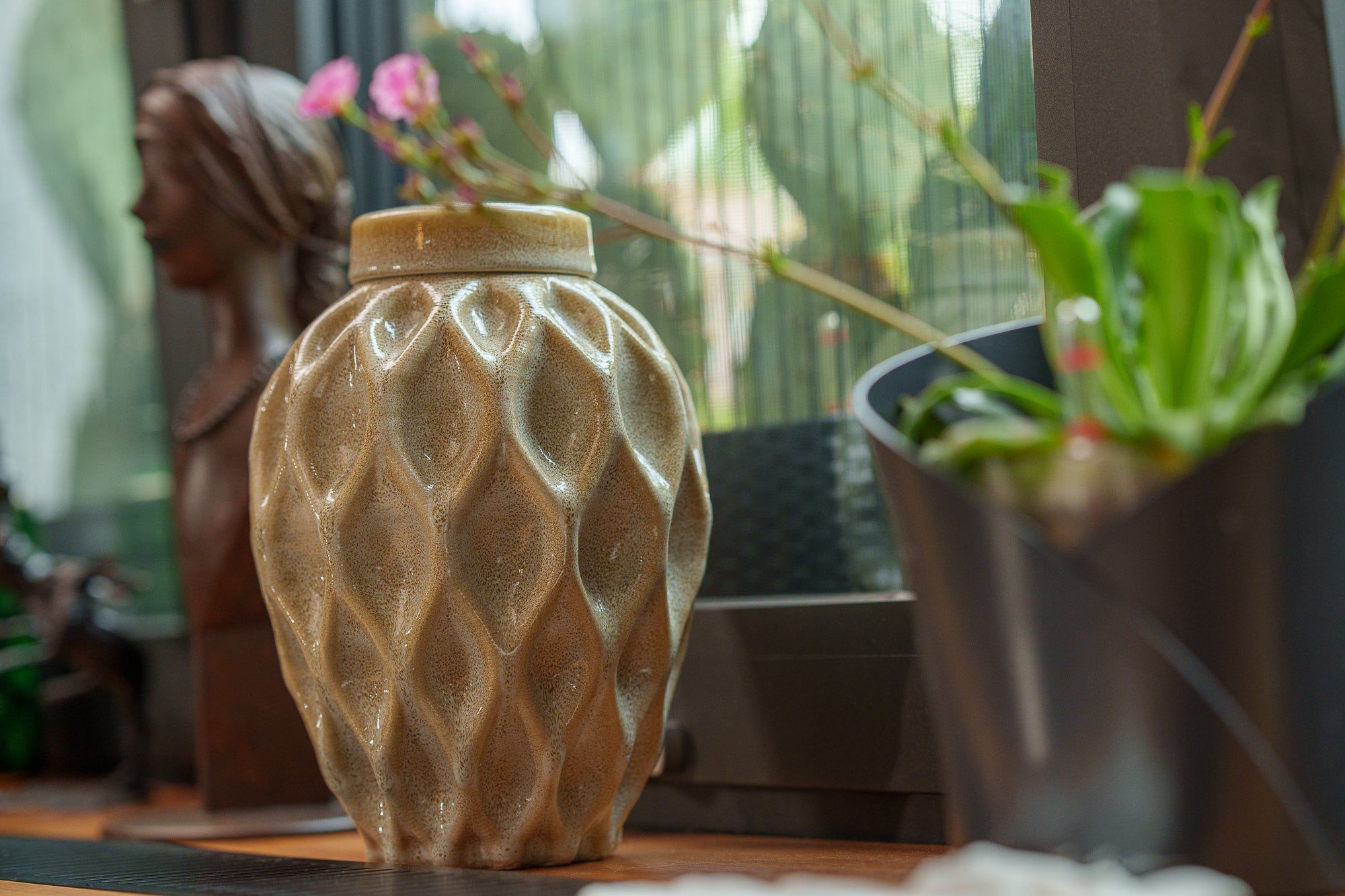Echo Medium Urn for Ashes in Light Sand