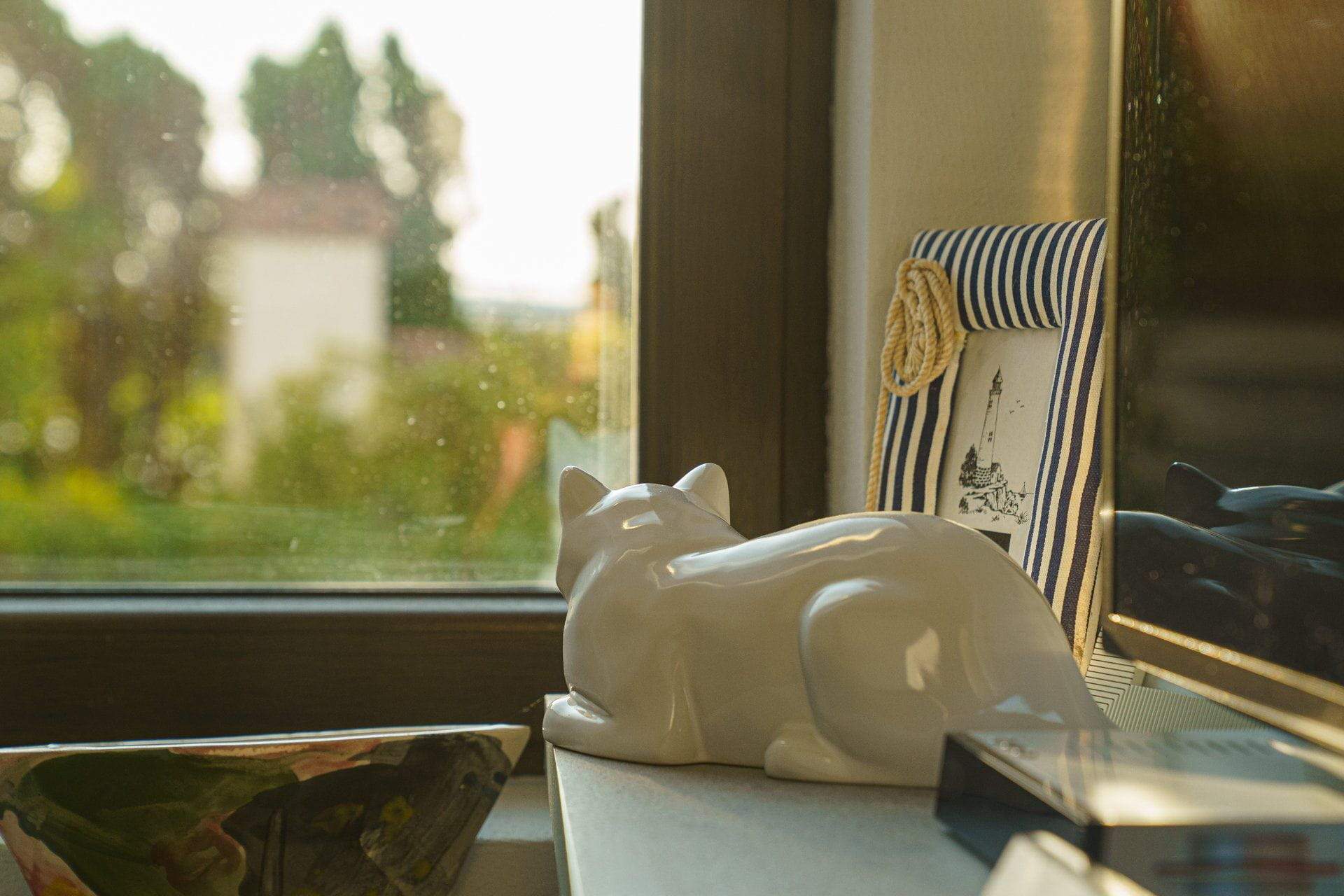 Cat Pet Urn for Ashes in Pearlescent White