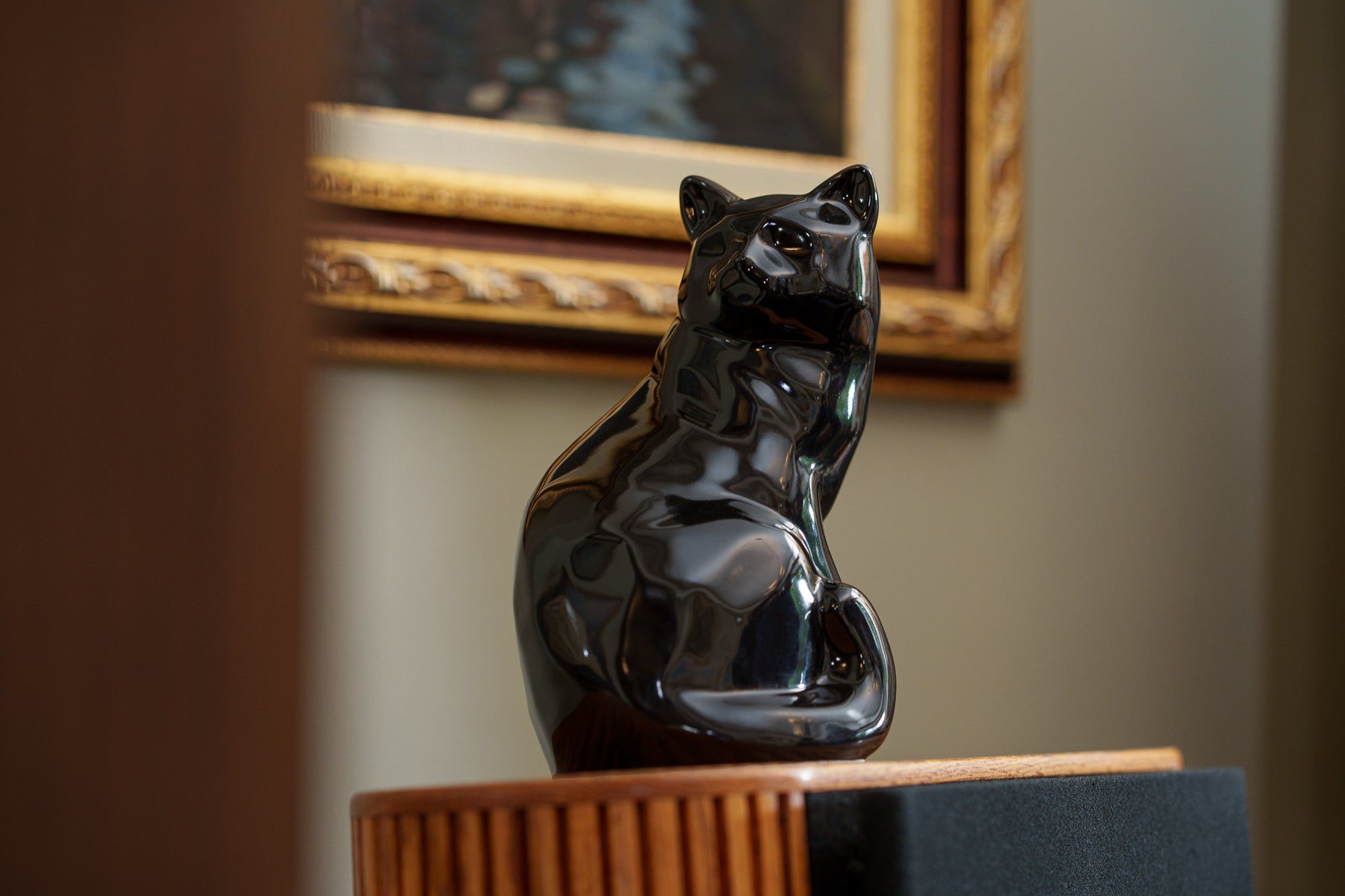 Felix Cat Urn for Ashes in Glossy Black
