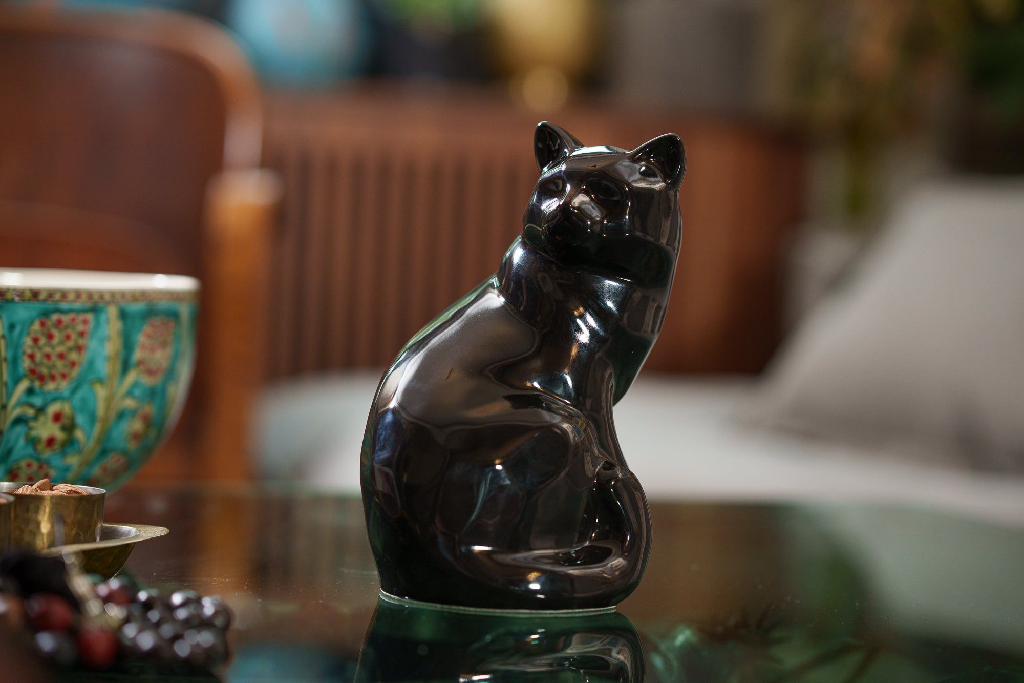Felix Cat Urn for Ashes in Glossy Black