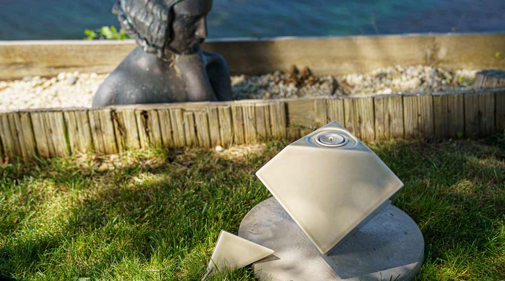5 Beige Cremation Urns for Ashes