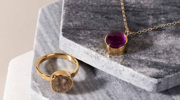 5 Incredible Pieces of Gold Memorial Jewellery