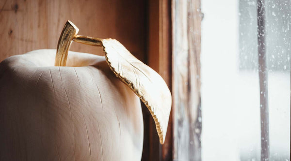 5 Naturistic Design Wooden Urns for Ashes