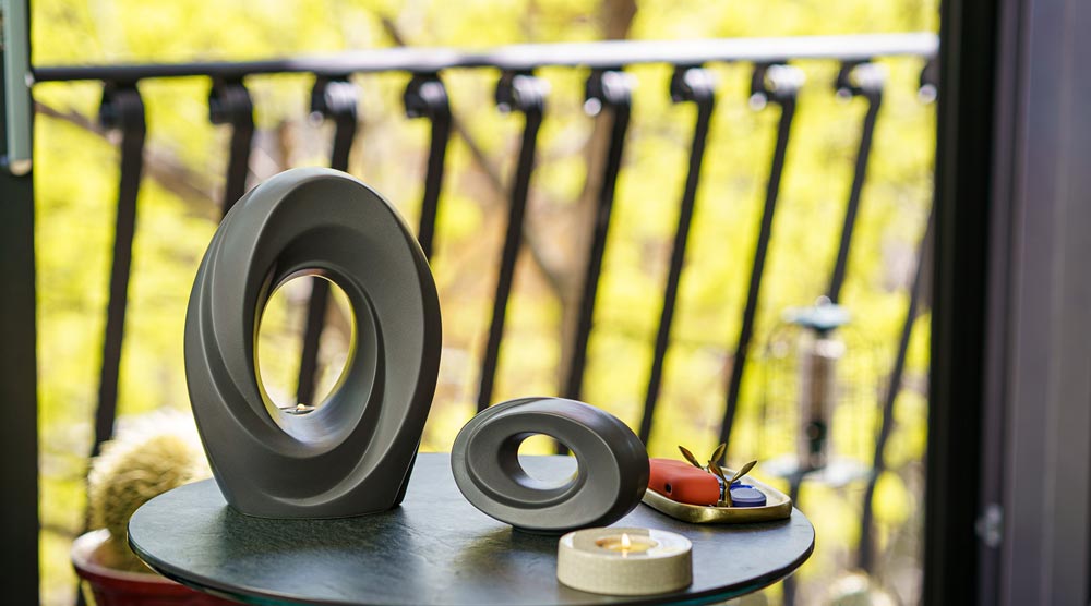 6 Cremation Urns for Outdoors - 2021