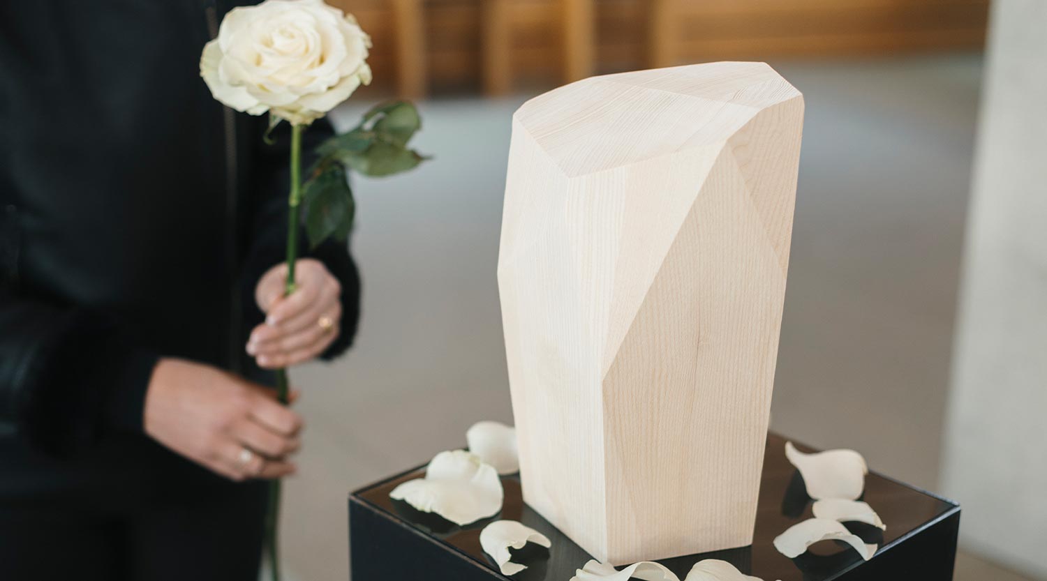 discover our simple wooden cremation urns