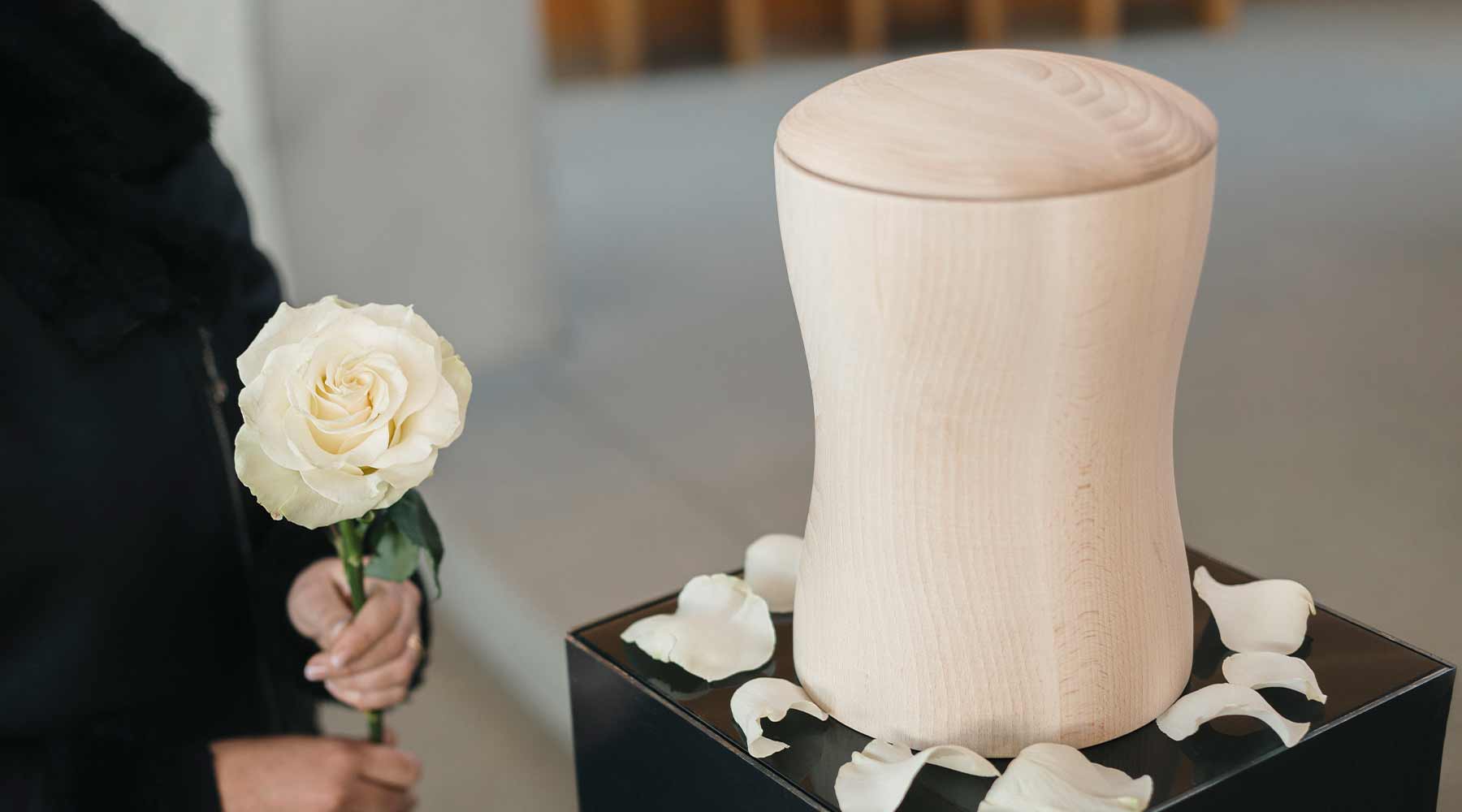What Materials Are Used in Cremation Urns?