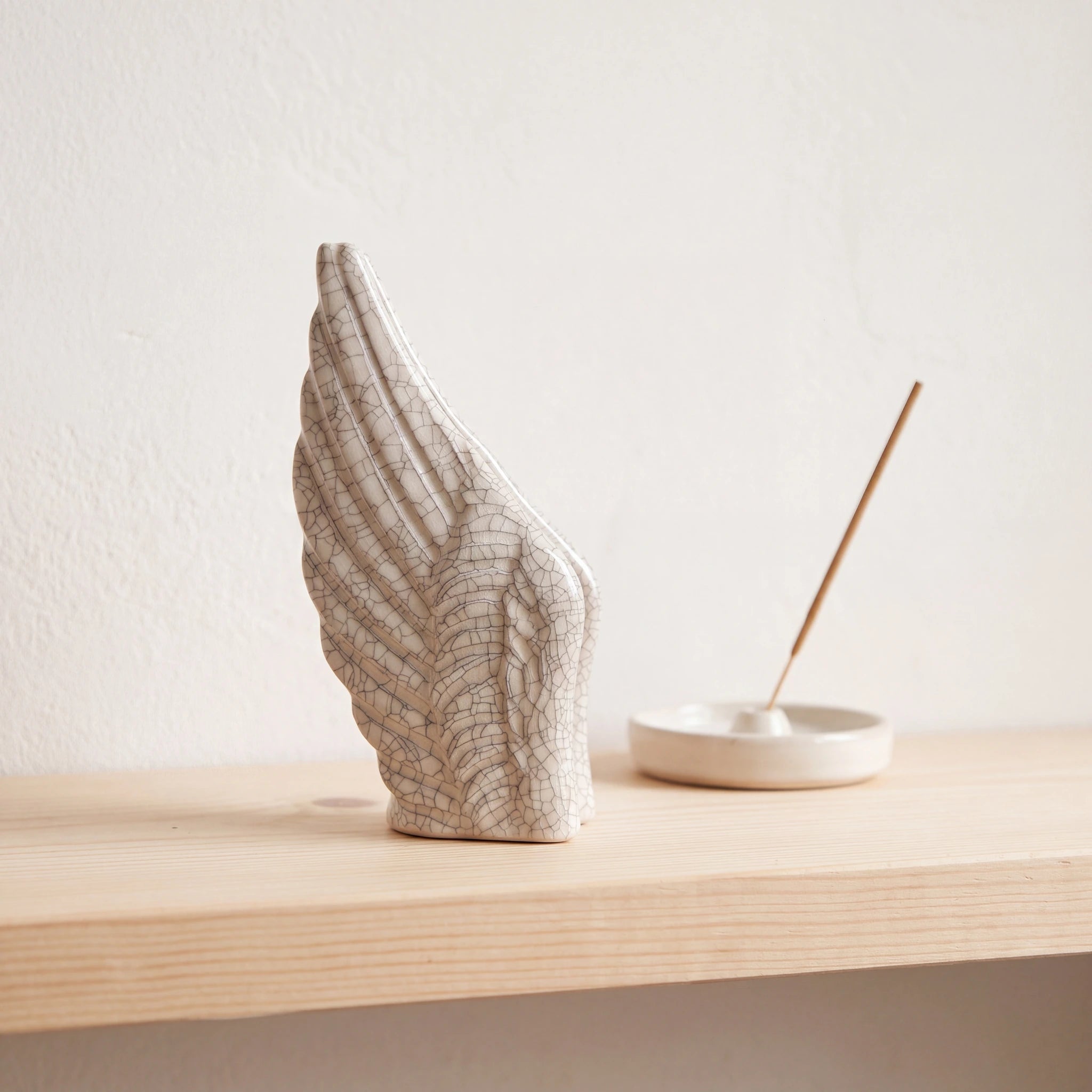 Angel-Wings-Small-Urn-for-Ashes-in-Crackle-Glaze-keepsake_incense