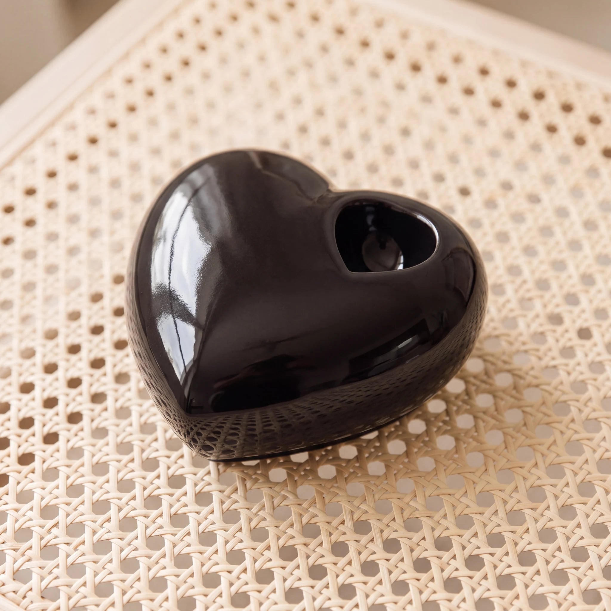 Big-Heart-Double-Urn-for-Ashes-in-Pure-Black-heart_cane_above