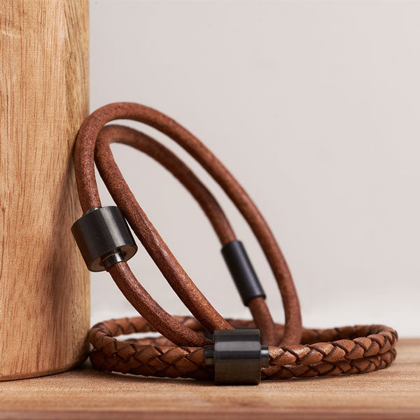 Braided Leather Ashes Bracelet for Men in Cognac - Black Edition