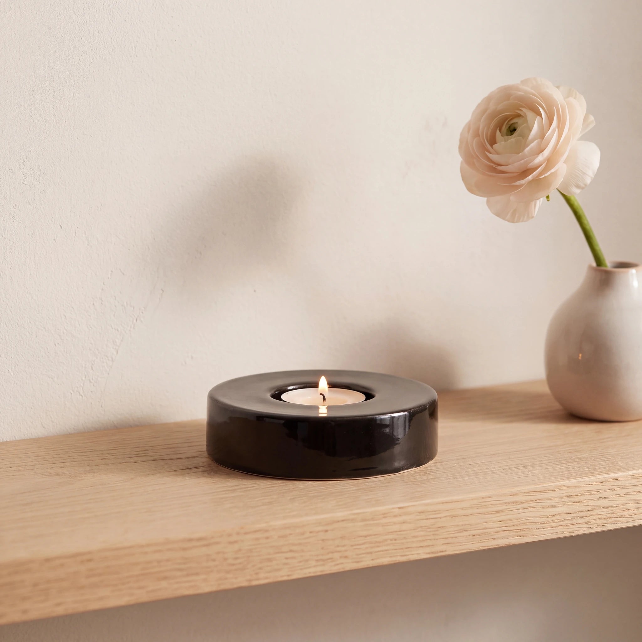 Caleo-Keepsake-Candle-in-Black-keepsake_bud_vase