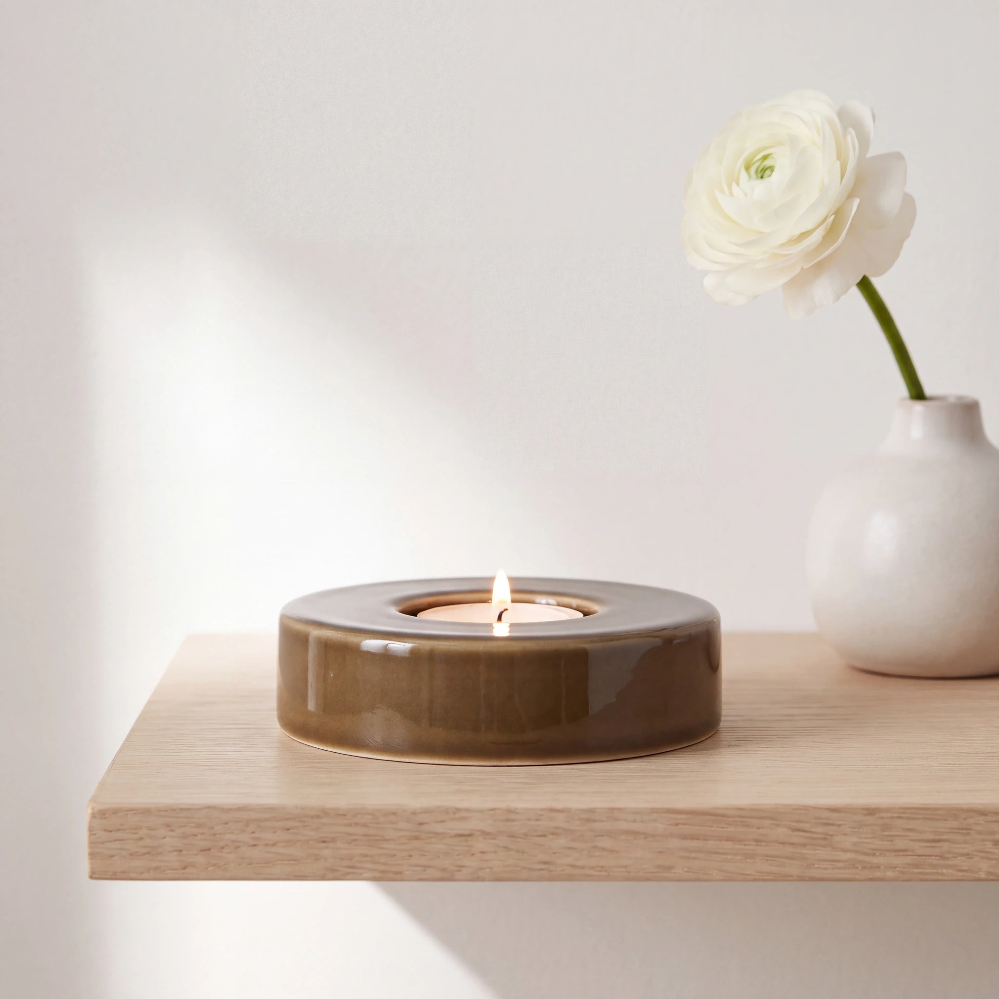 Caleo-Keepsake-Candle-in-Brown-keepsake_bud_vase