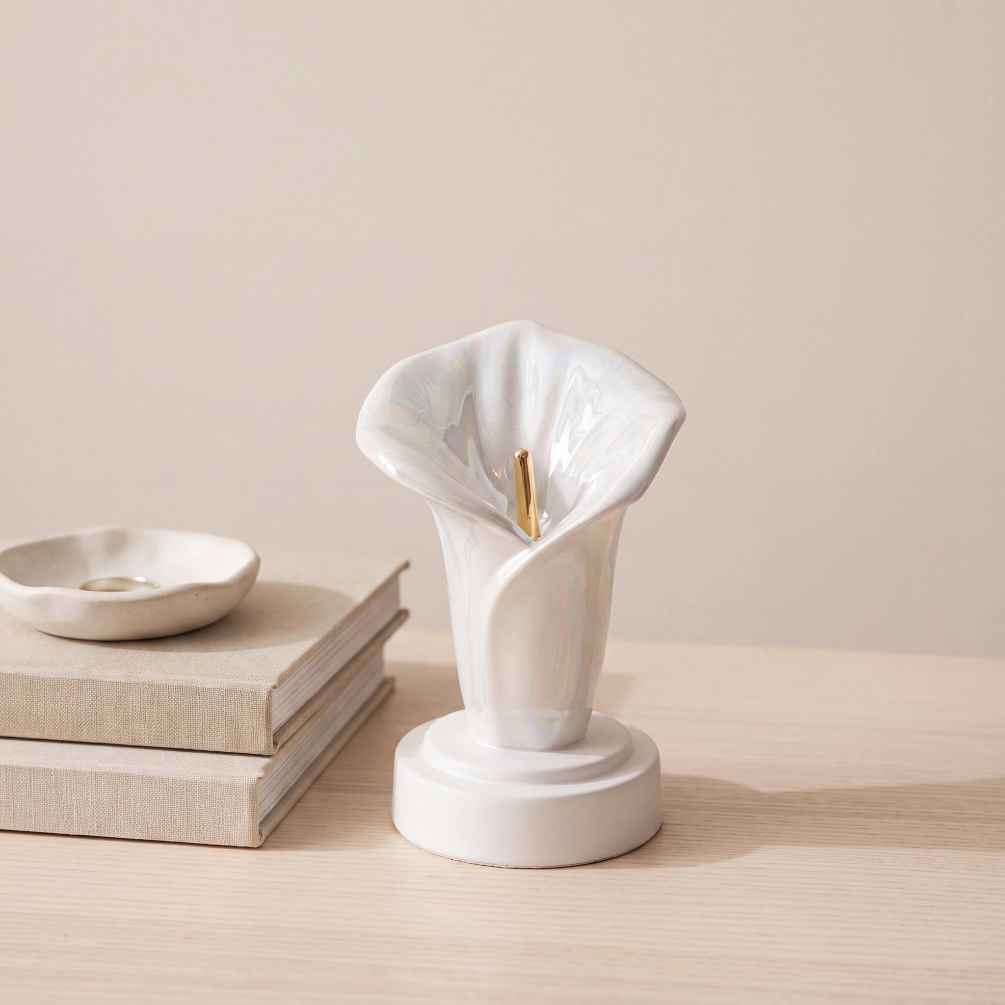 Calla-Lily-Keepsake-Urn-for-Ashes-in-Pearlescent-White-keepsake_books_dish-Alt