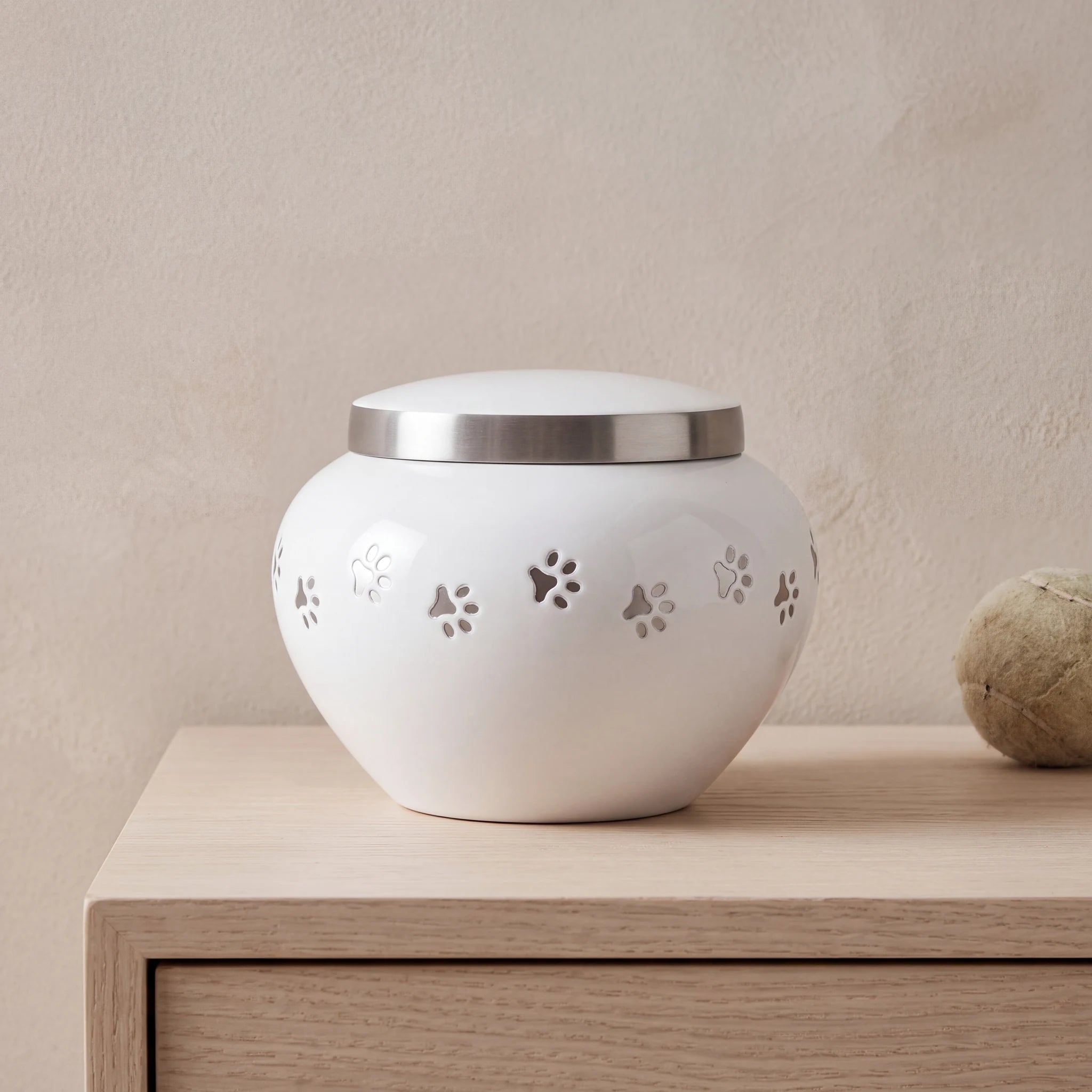 Classic-Pawprints-Pet-Urn-for-Ashes-in-White-Silver-Small-pet_console_ball