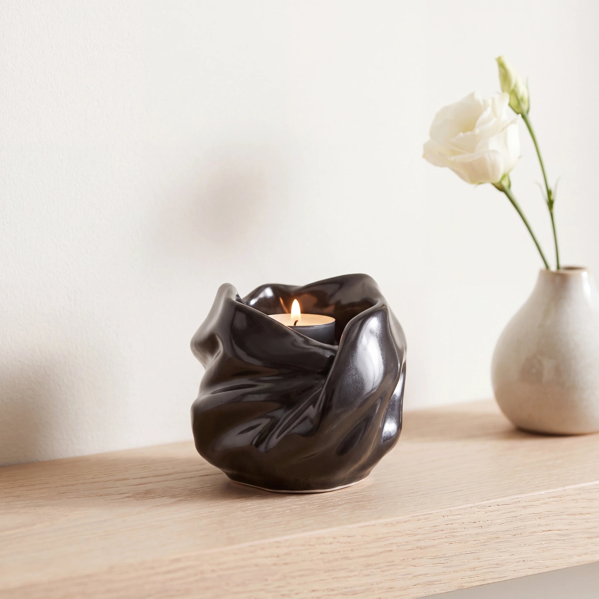 Comfort-Candle-Small-Urn-for-Ashes-in-Glossy-Black-keepsake_bud_vase