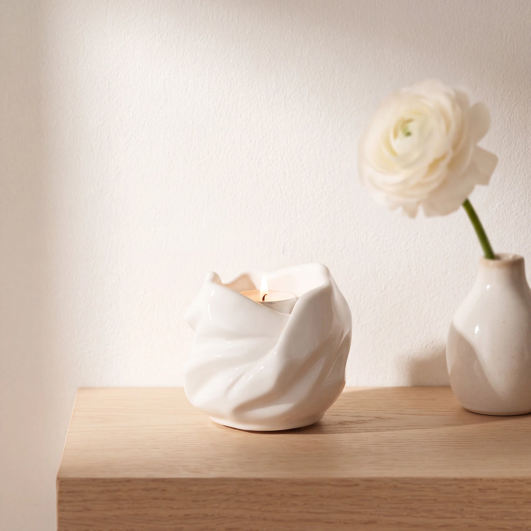 Comfort-Candle-Small-Urn-for-Ashes-in-White-keepsake_bud_vase