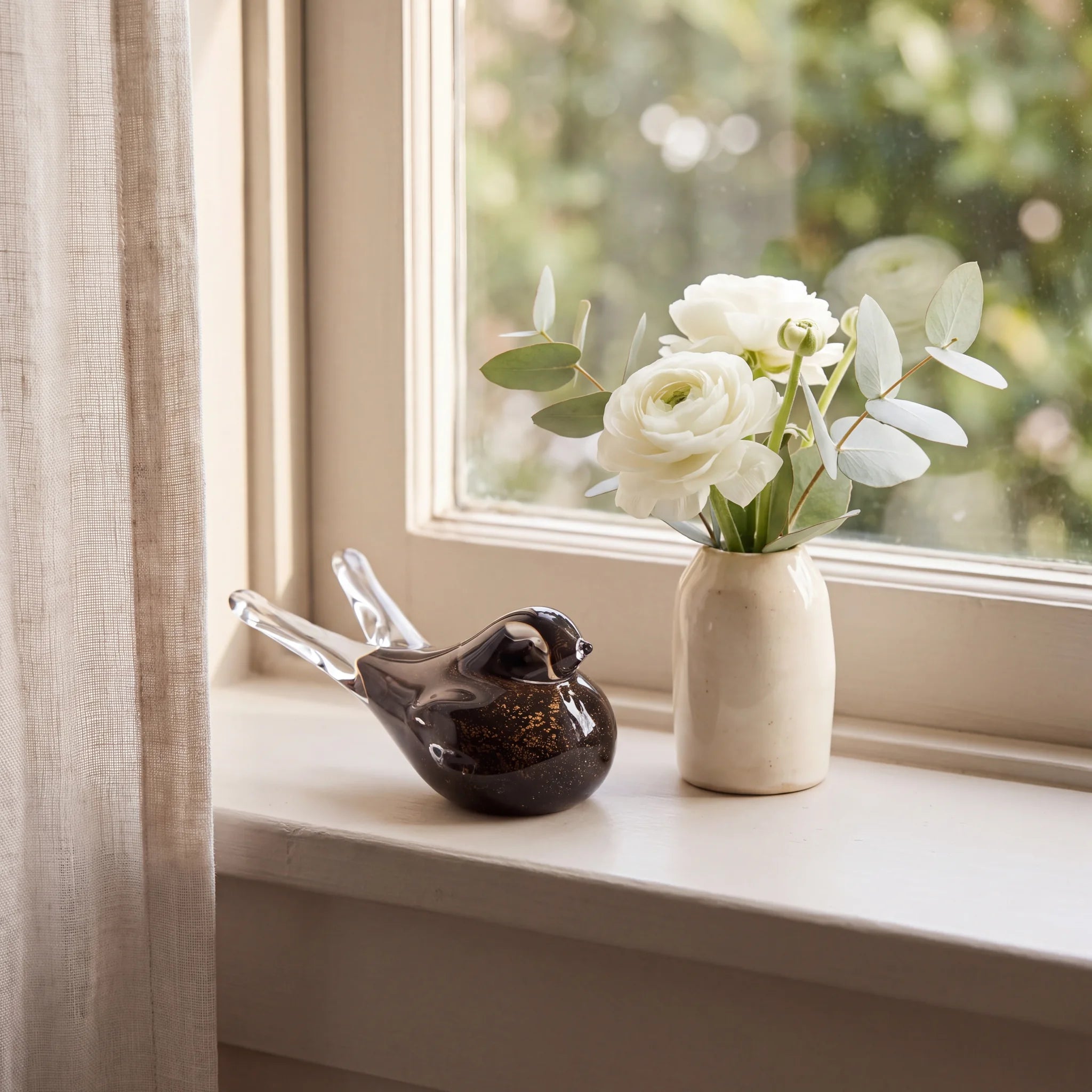 Crystal-Songbird-Keepsake-Urn-for-Ashes-in-Midnight-Black-keepsake_windowsill_posy