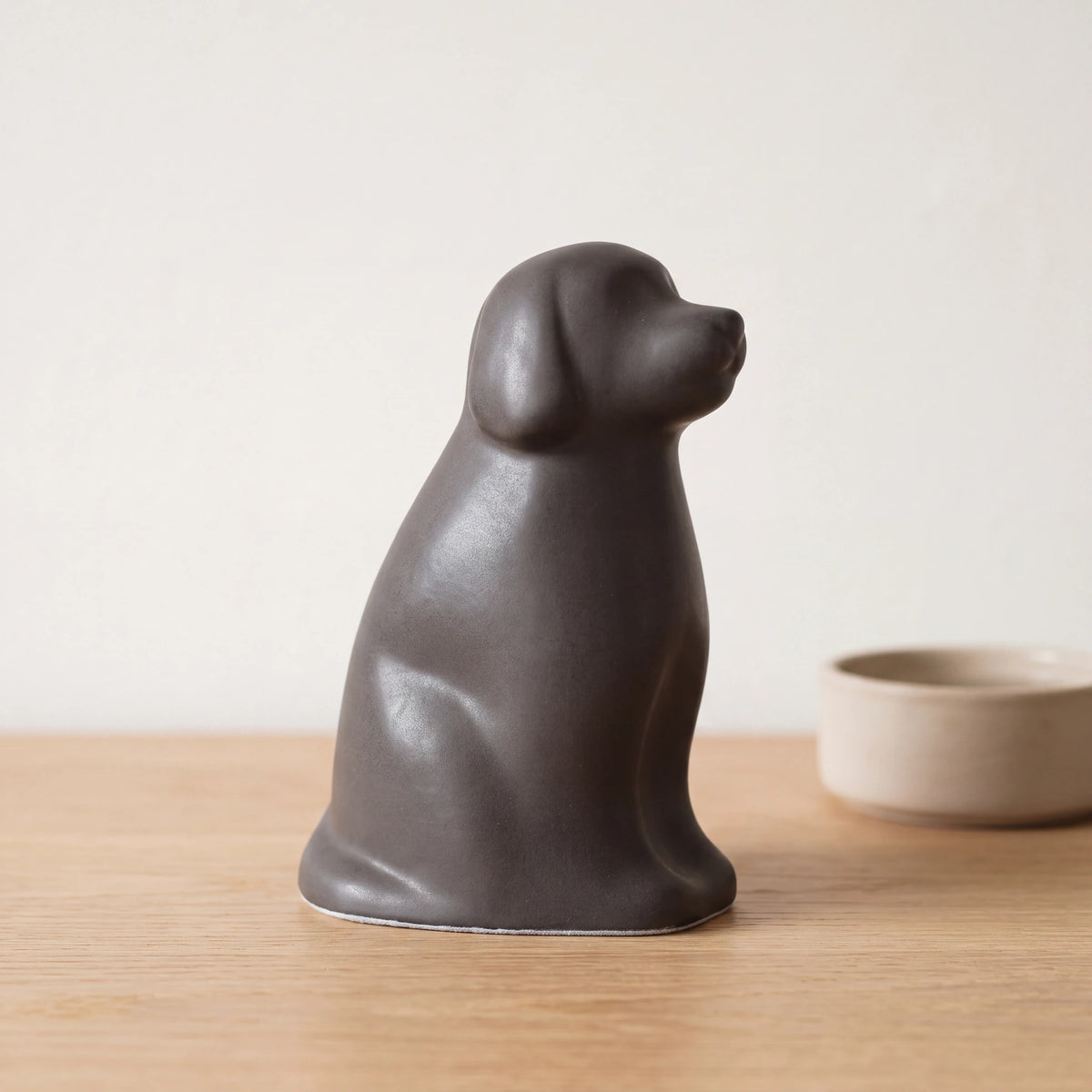 Cuddle-Dog-Urn-for-Ashes-in-Matte-Grey-pet_bowl_ledge