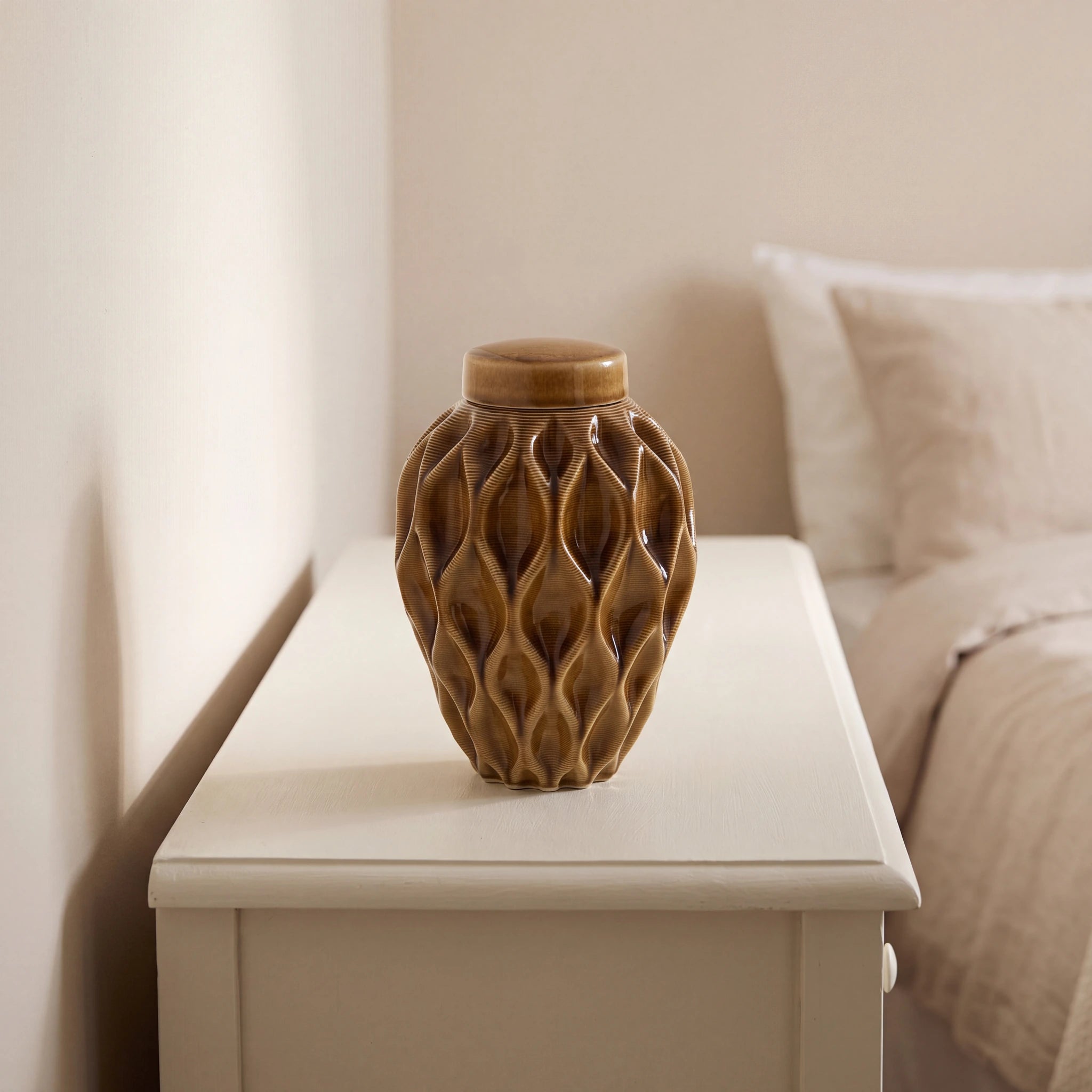 Echo Adult Cremation Urn for Ashes in Dark Sand