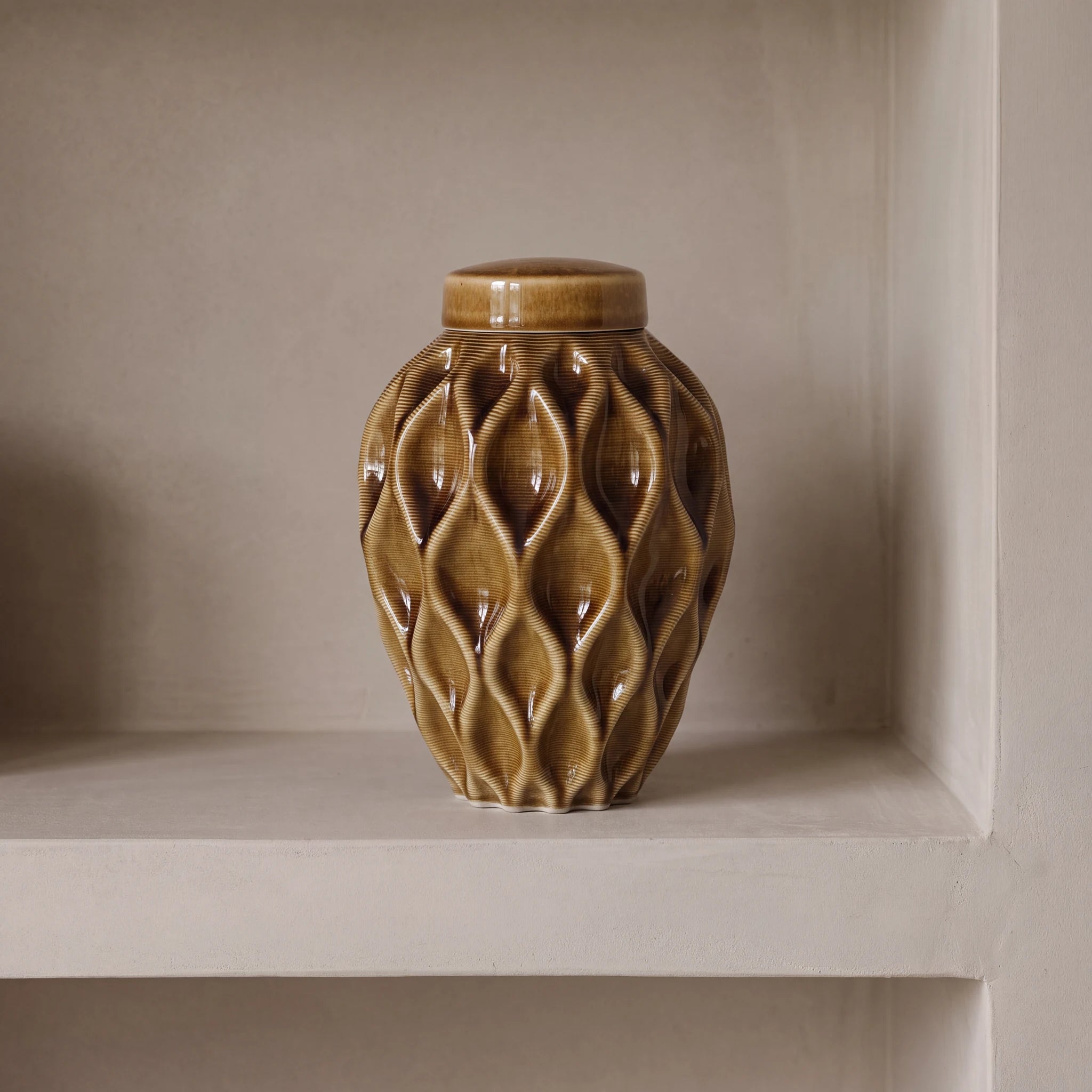 Echo Adult Cremation Urn for Ashes in Dark Sand