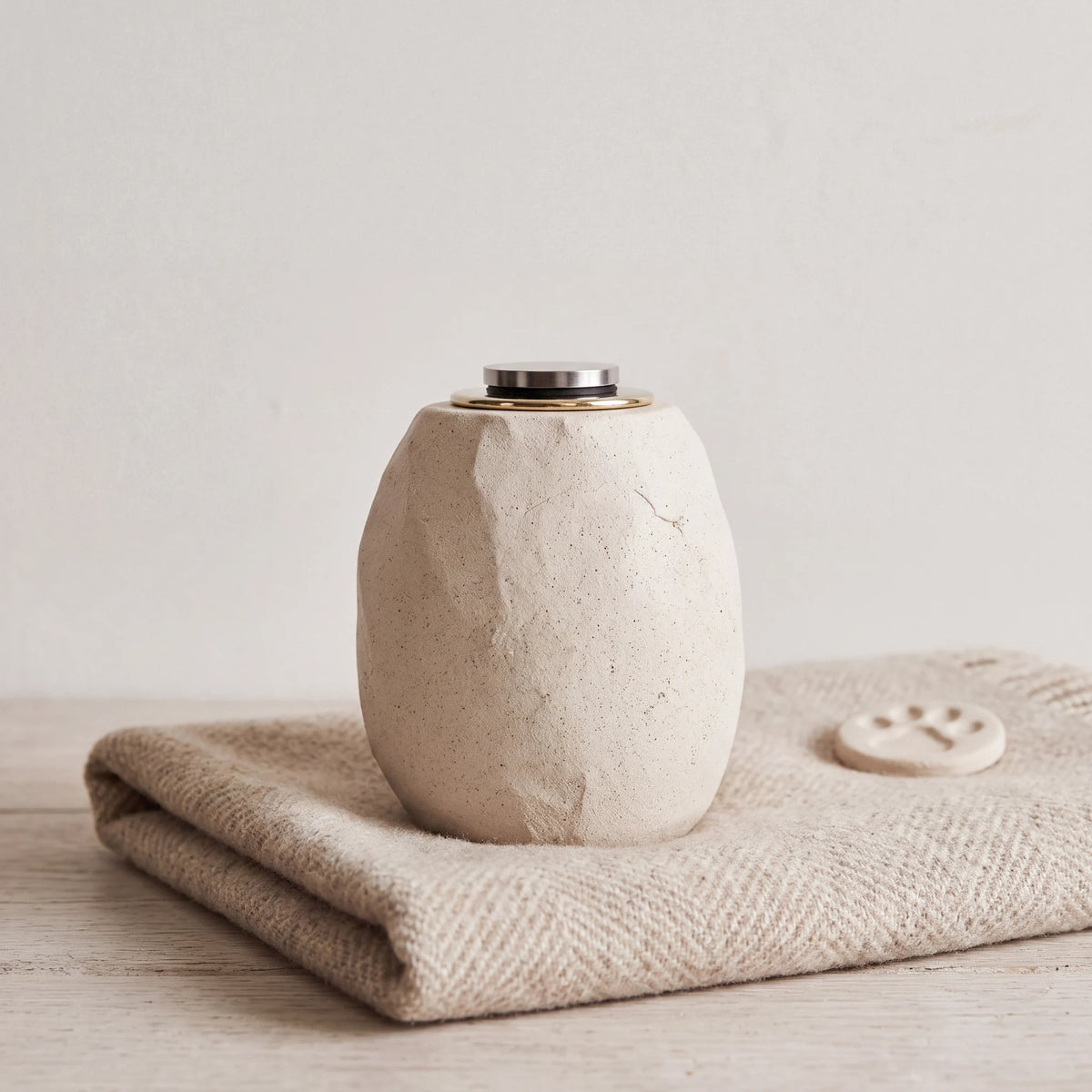 Elegant-Medium-Pet-Urn-for-Ashes-pet_blanket_fold