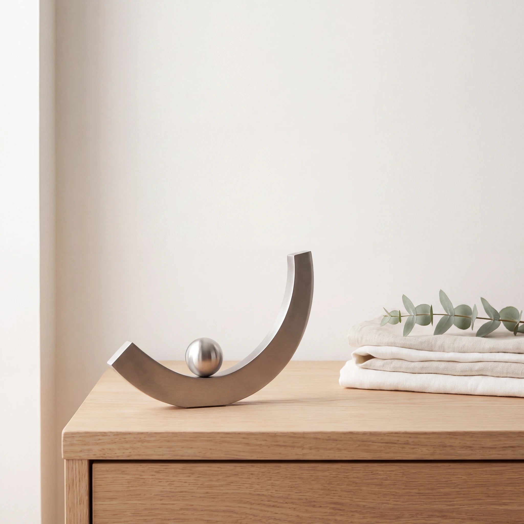 Equilibrium-Small-Urn-for-Ashes-in-Stainless-Steel-Folded-Linen