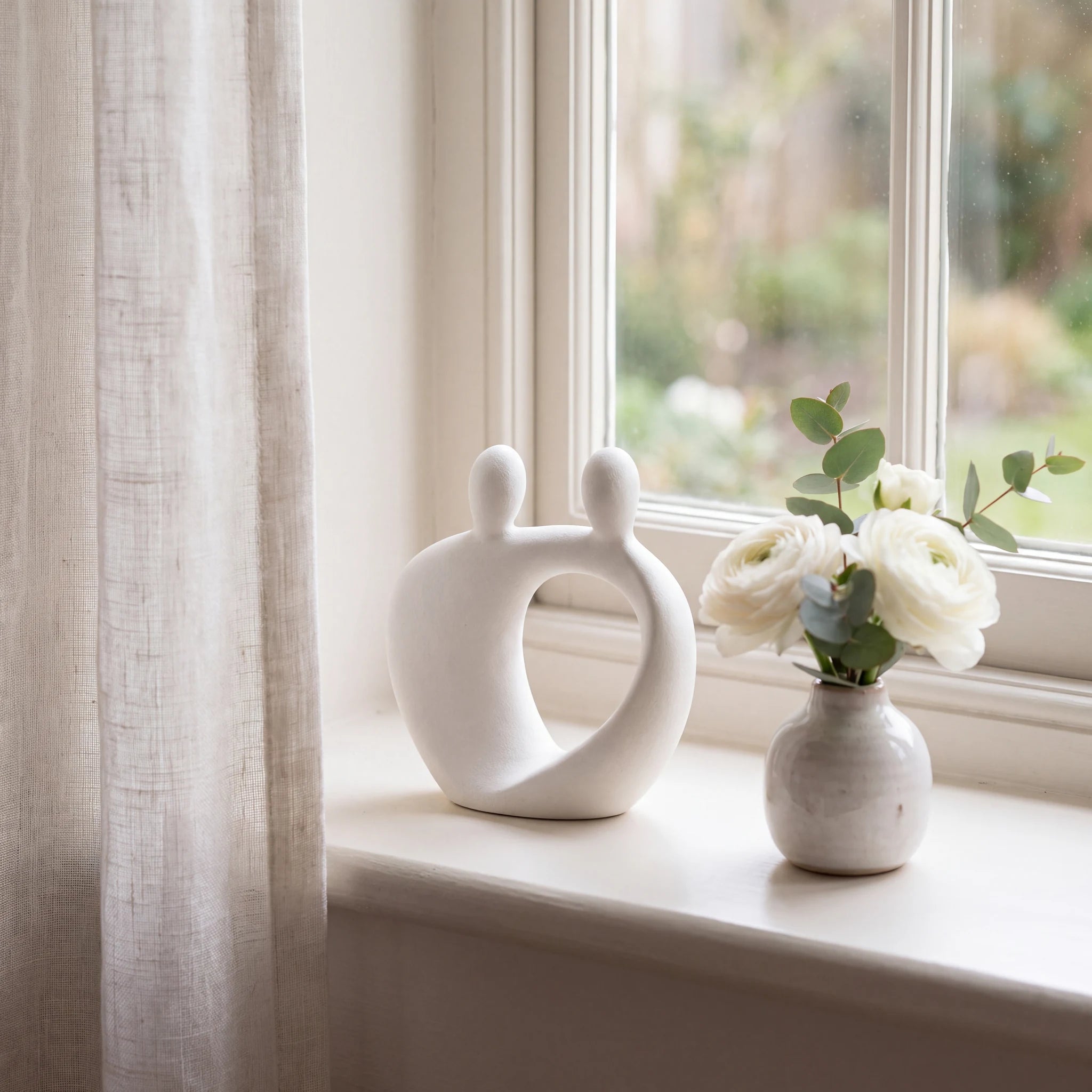 Family-Keepsake-Urn-for-Ashes-in-White-keepsake_windowsill_posy