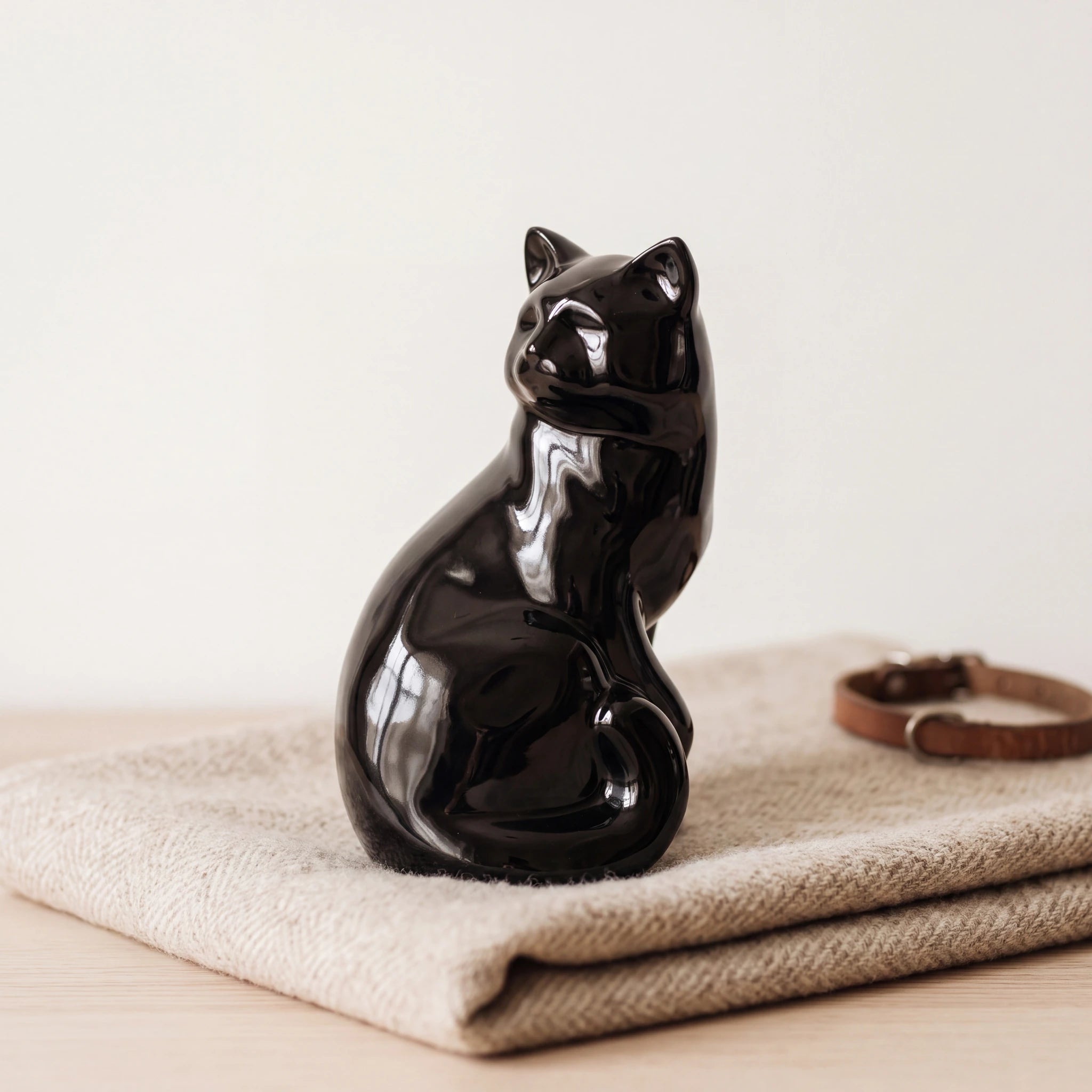 Felix-Cat-Urn-for-Ashes-in-Glossy-Black-pet_blanket_fold