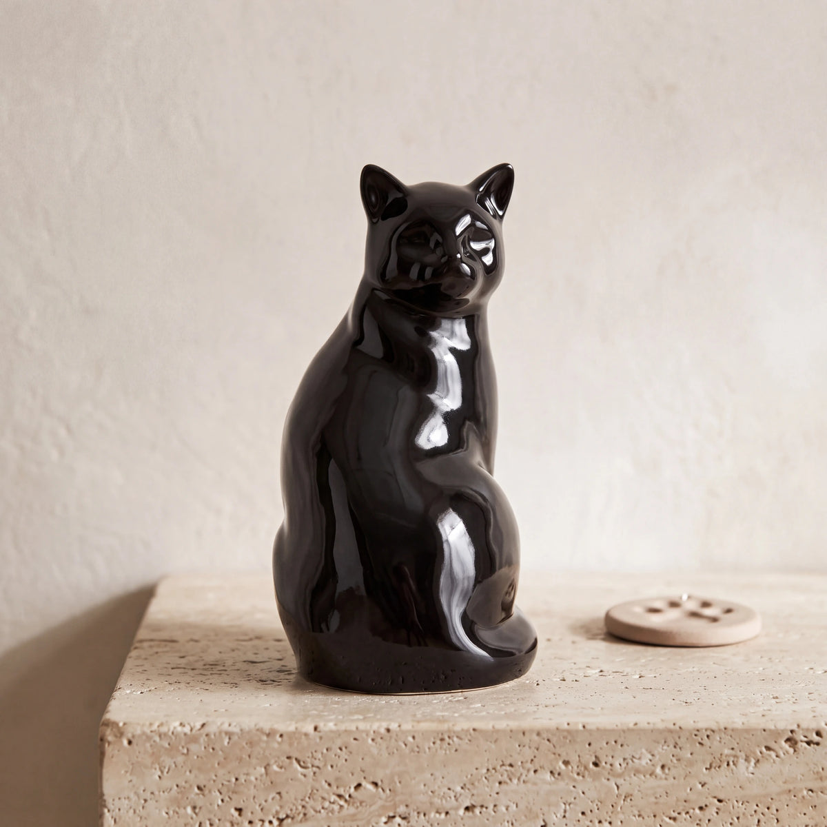 Felix-Cat-Urn-for-Ashes-in-Glossy-Black-pet_paw_token