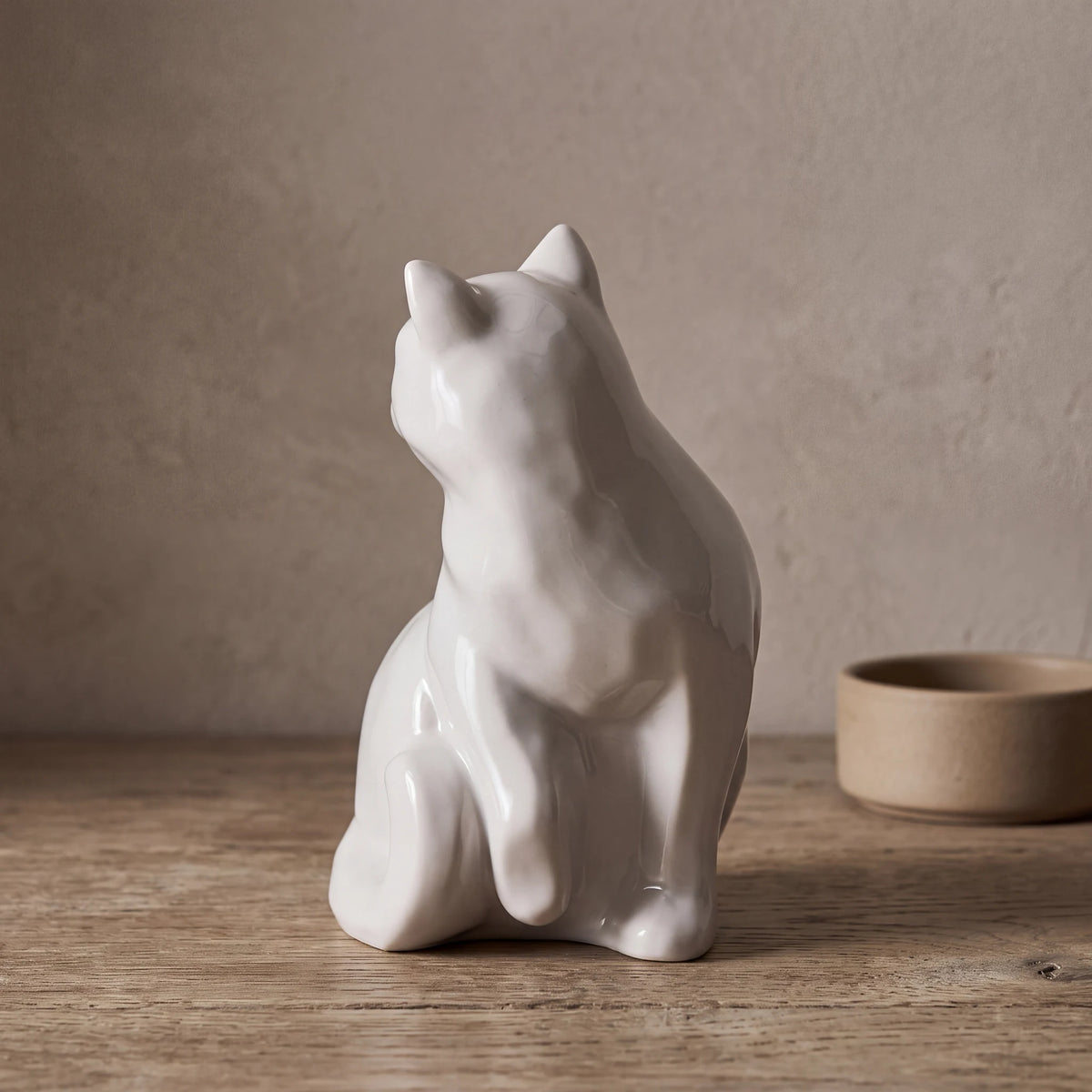 Felix-Cat-Urn-for-Ashes-in-White-pet_bowl_ledge