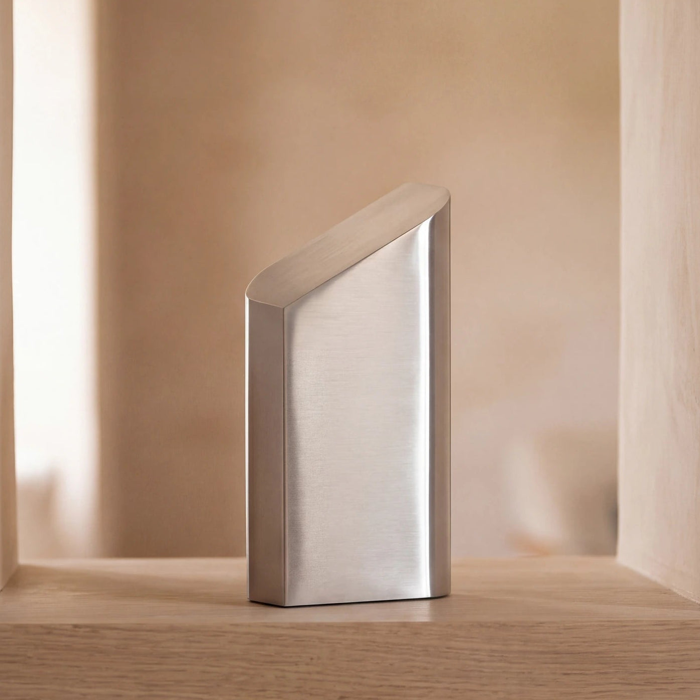 Flame-Adult-Cremation-Urn-for-Ashes-in-Stainless-Steel-amto_alcove