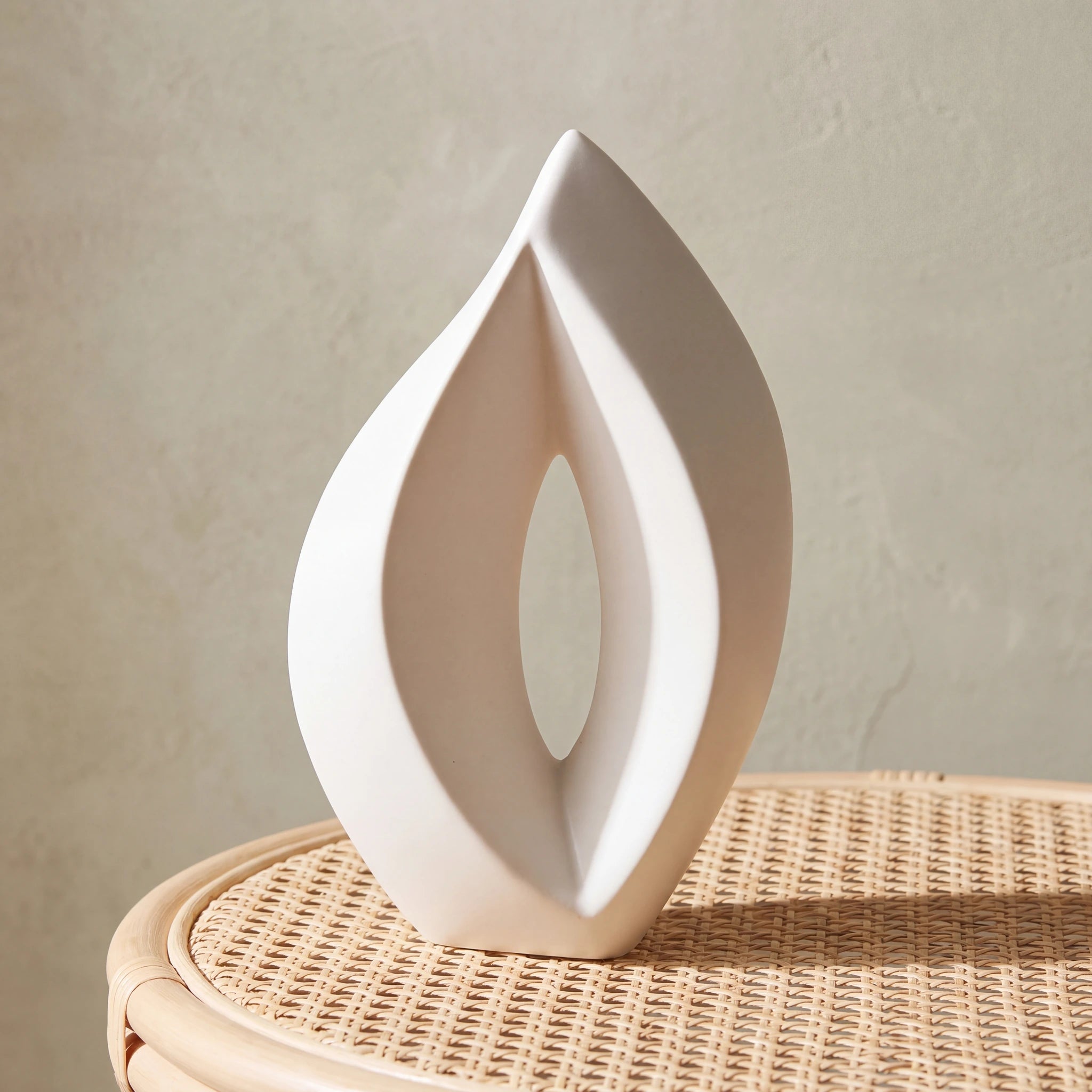 Flame-Medium-Urn-for-Ashes-in-White-Cane-Table