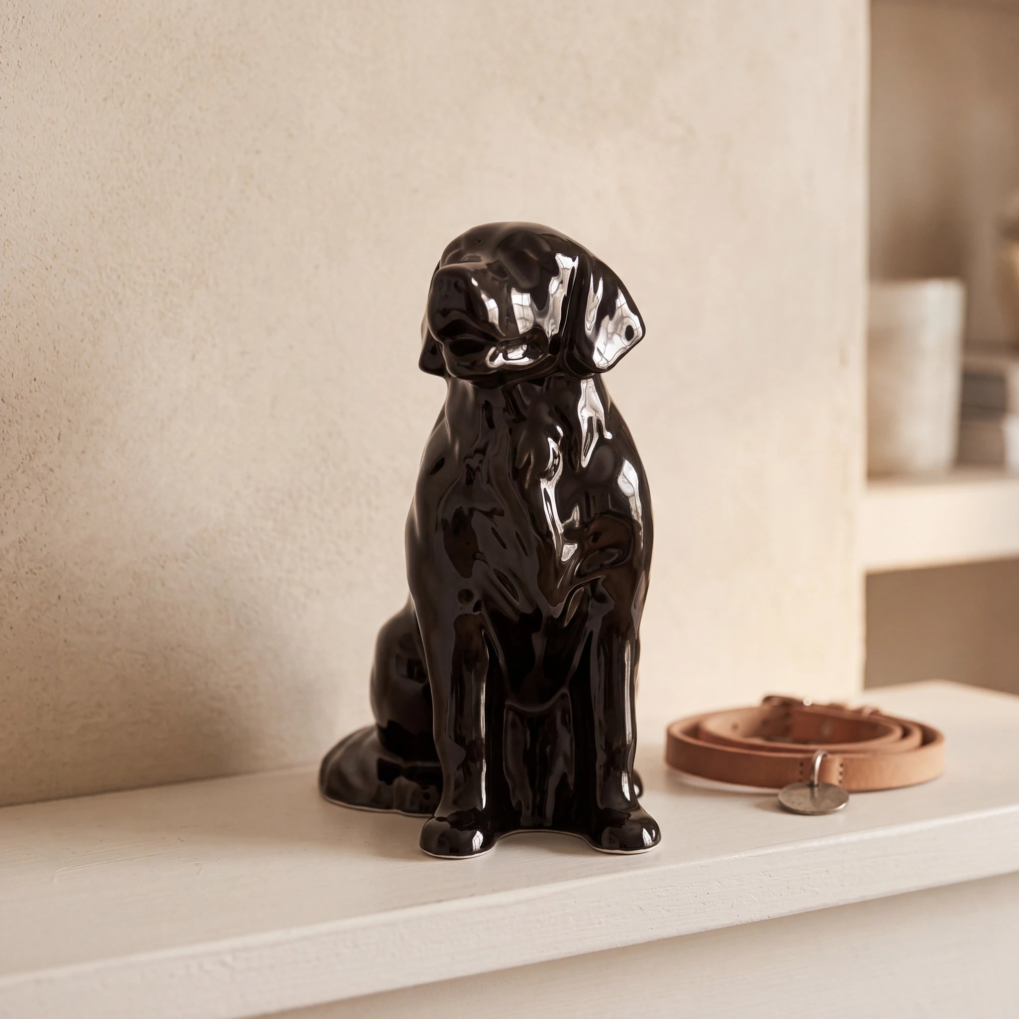 Golden-Retriever-Pet-Urn-for-Ashes-in-Glossy-Black-pet_collar_ledge