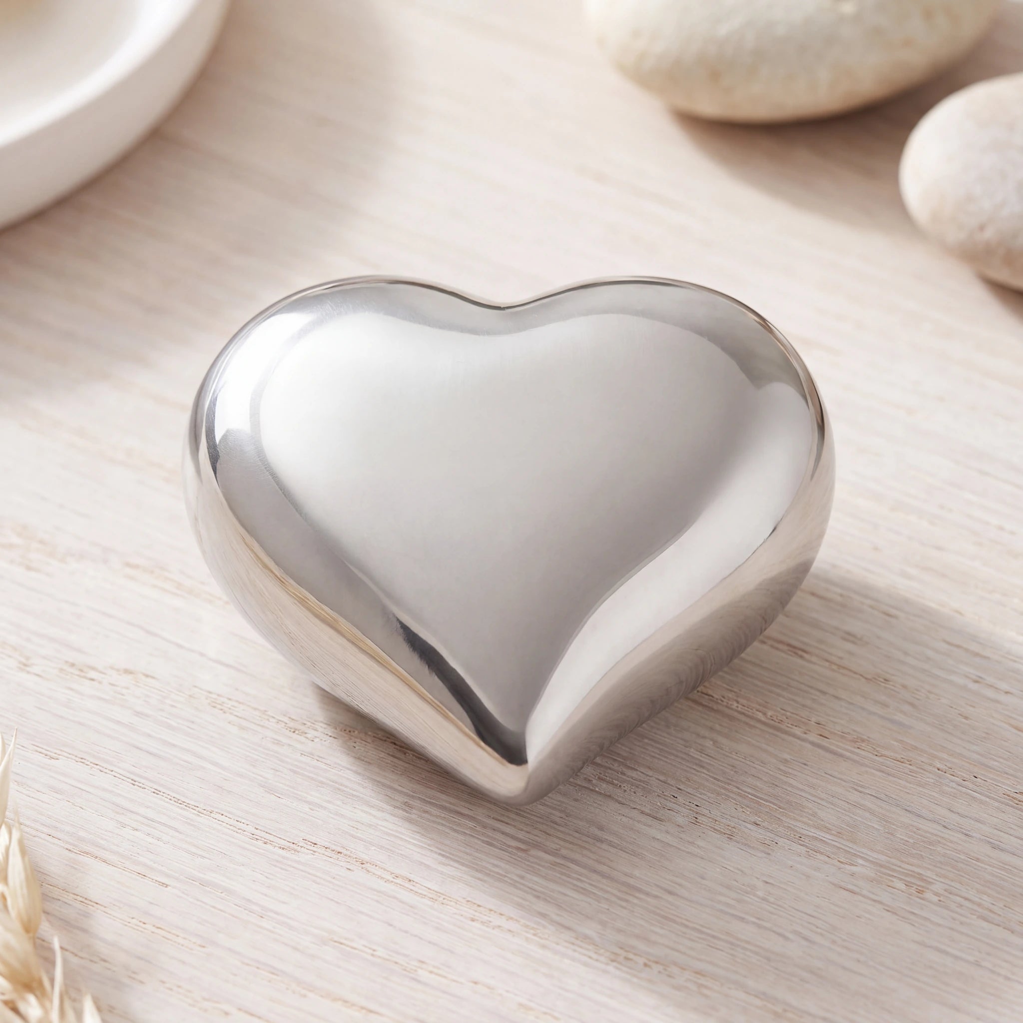 Heart-Keepsake-Urn-for-Ashes-in-Silver-heart_limewash_above